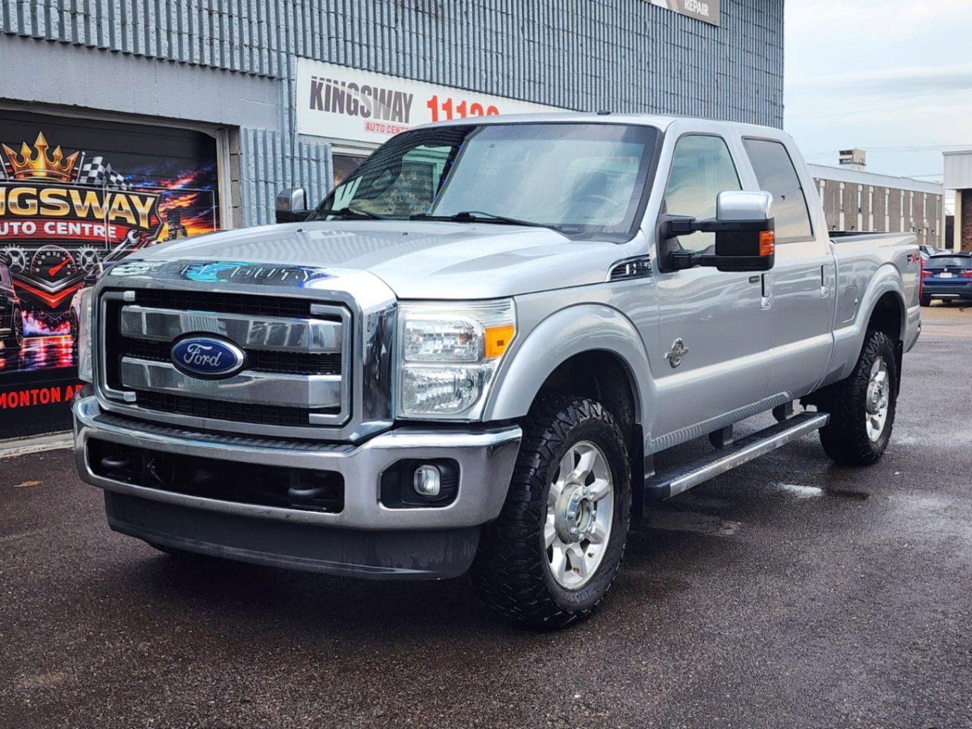 2011 Ford F-350 Super Duty Lariat Crew Cab 4WD