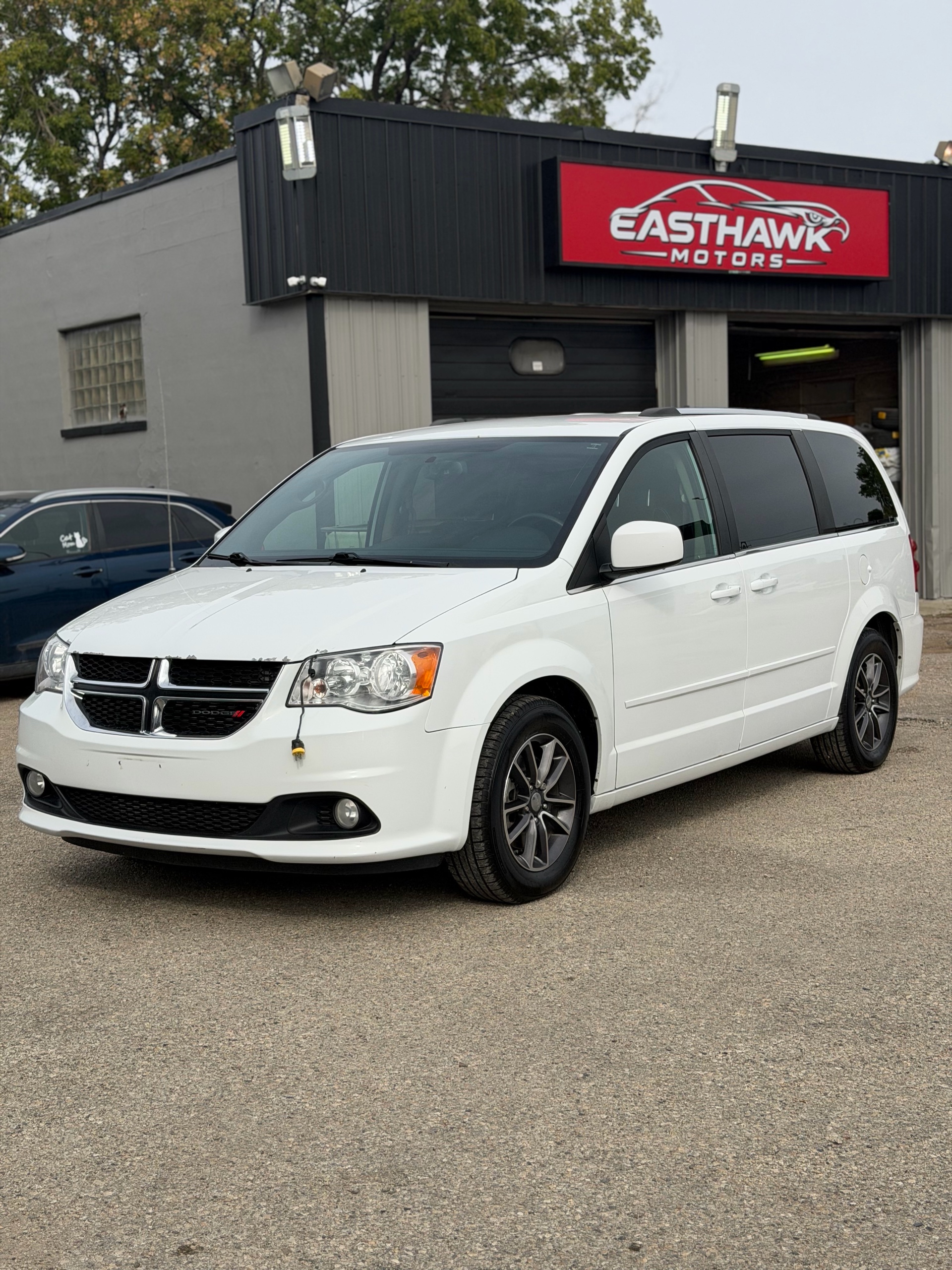 White 2017 Dodge Grand Caravan Minivan Front-Wheel Drive Automatic