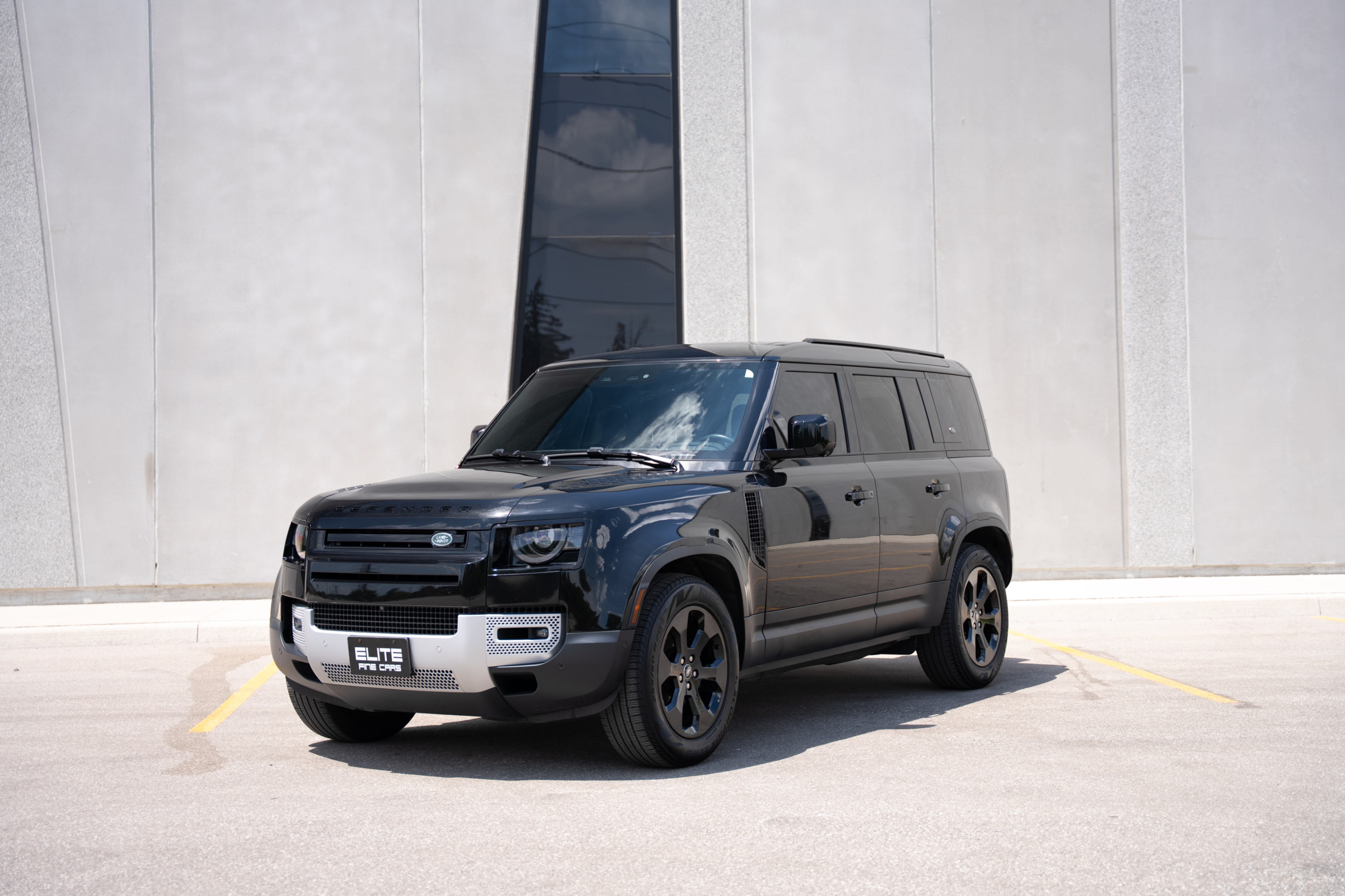 2023 Land Rover Defender 110 S AWD|TURBOCHARGED| DRIVE ASST PKG| AIR SUSP| BSM|HUD|NAV|LEATHER INTERIOR