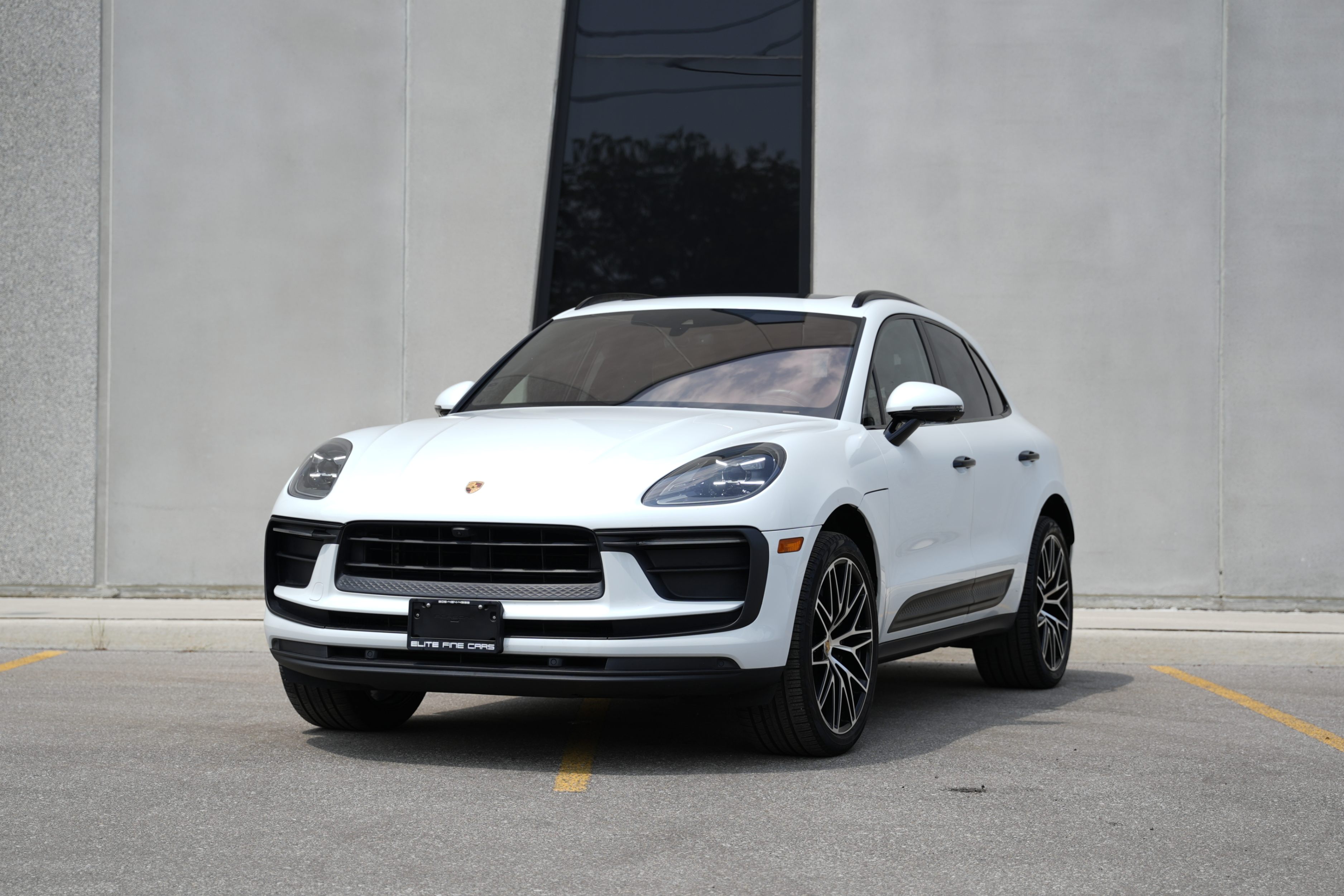 2023 Porsche Macan AWD|NO ACCIDENT|NAV|PREM LTHR|LANE DEPT|PANO ROOF|CARPLAY