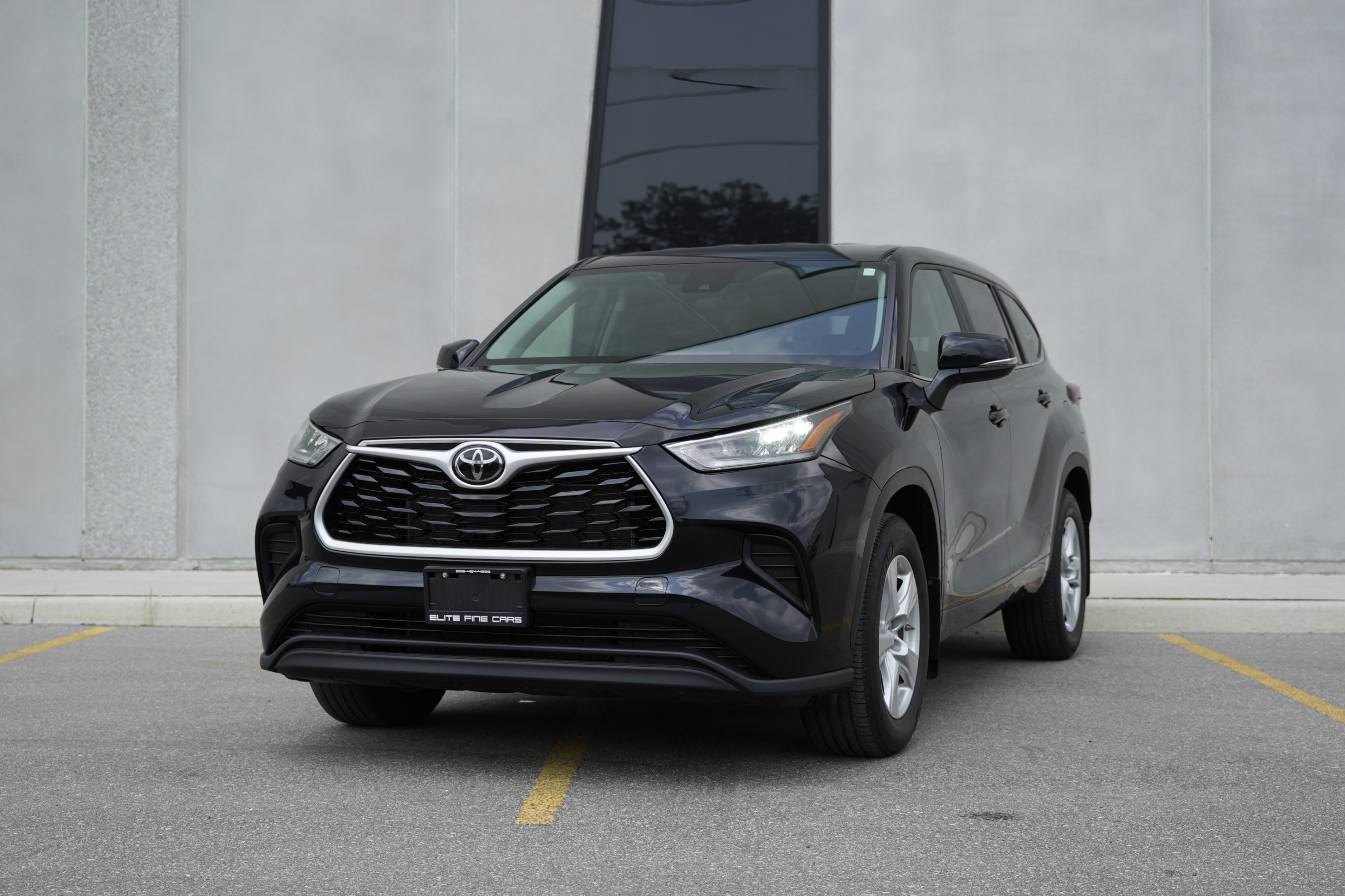 2023 Toyota Highlander LE AWD|8 PASSENGER|CLEAN CARFAX|CARPLAY|DRIVE ASST PKG