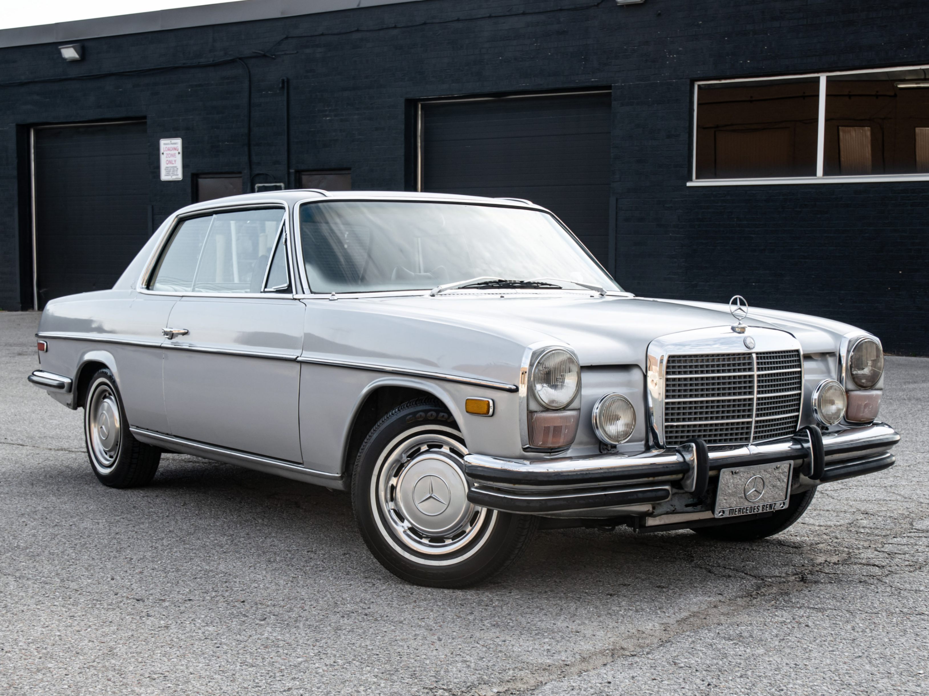 Silver 1971 Mercedes-Benz 250 Automatic