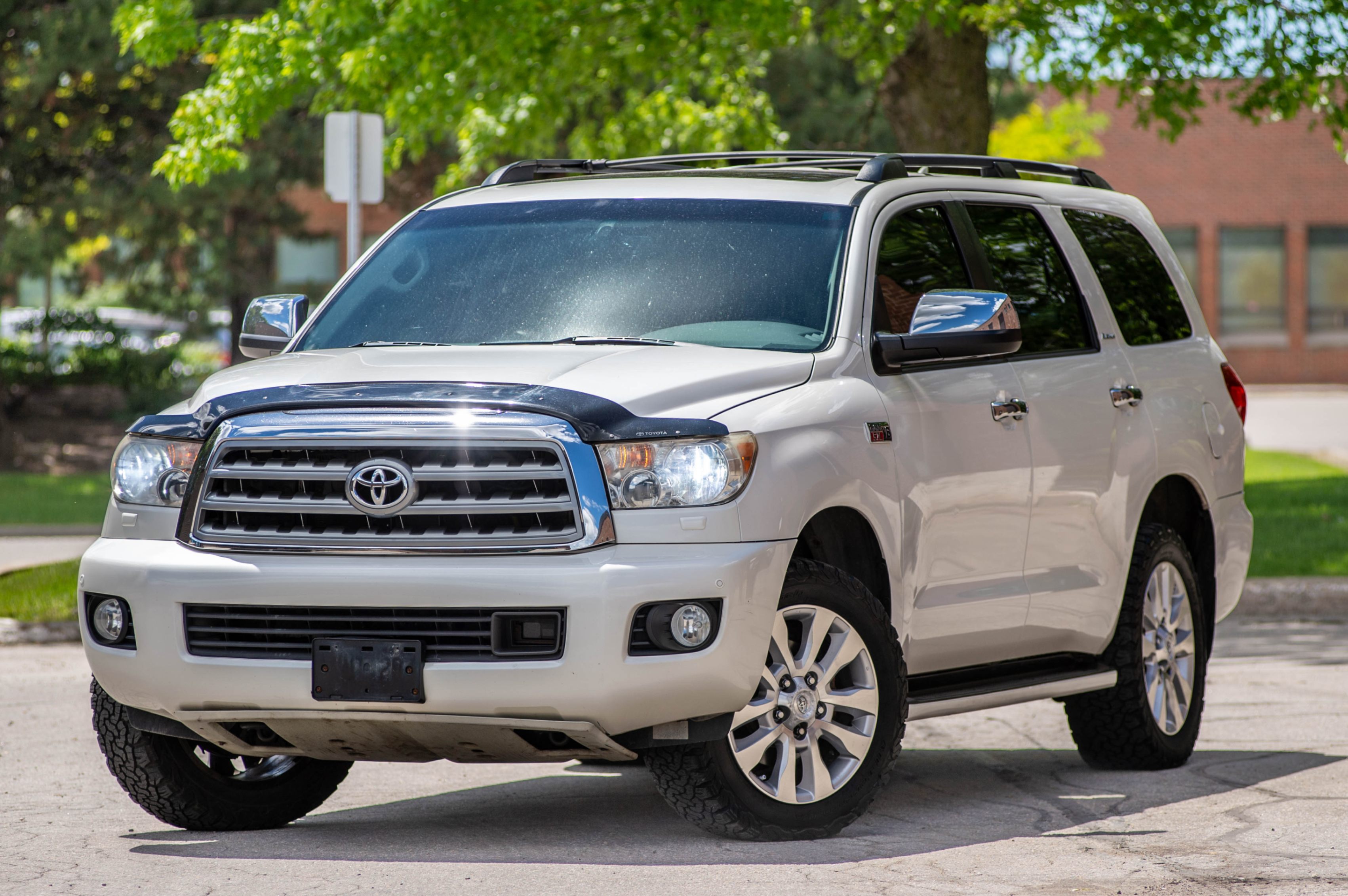 White 2013 Toyota Sequoia Platinum 4WD SUV / Crossover Four-Wheel Drive Automatic