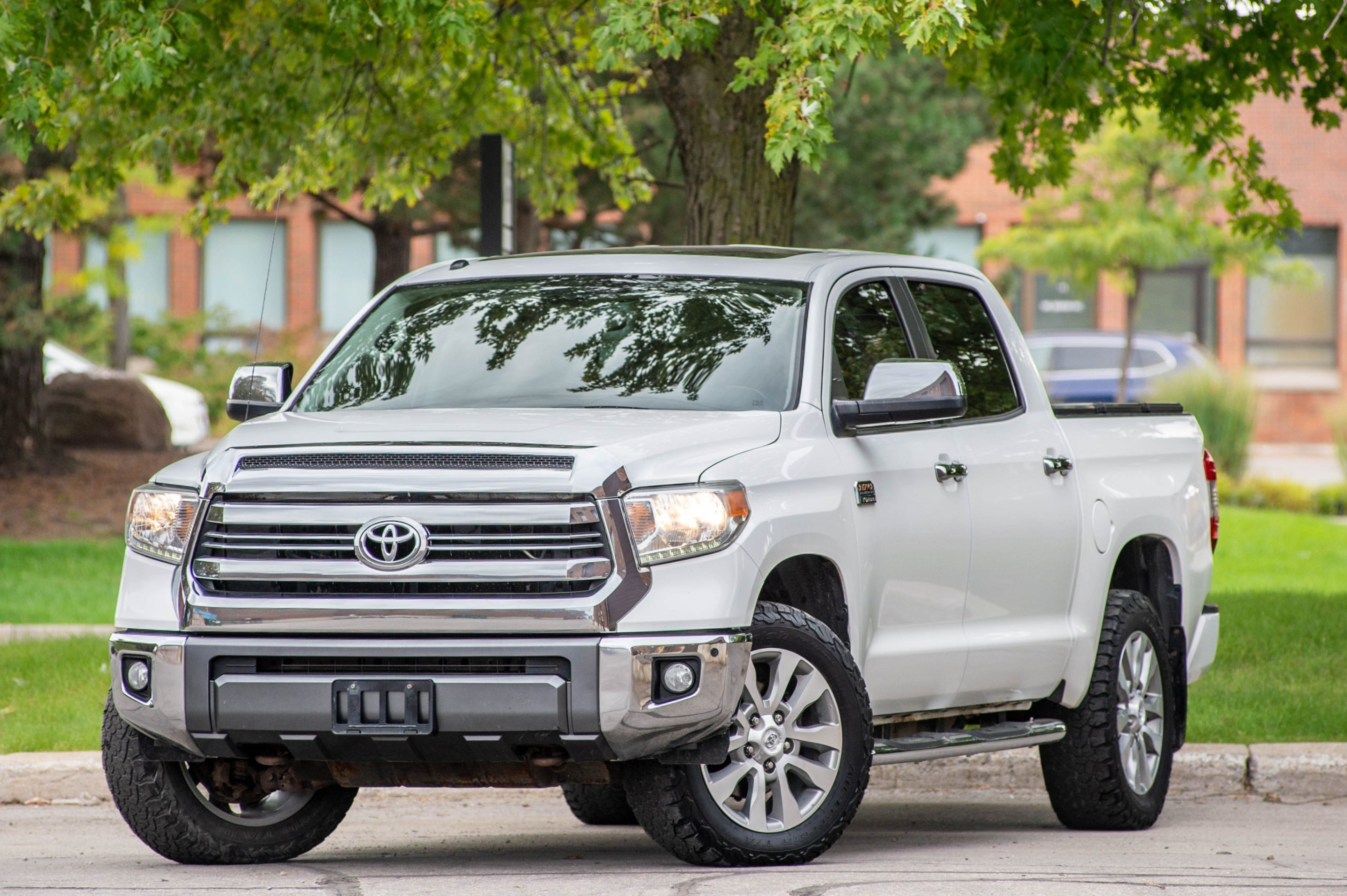 White 2016 Toyota Tundra Pickup Truck Four-Wheel Drive Automatic