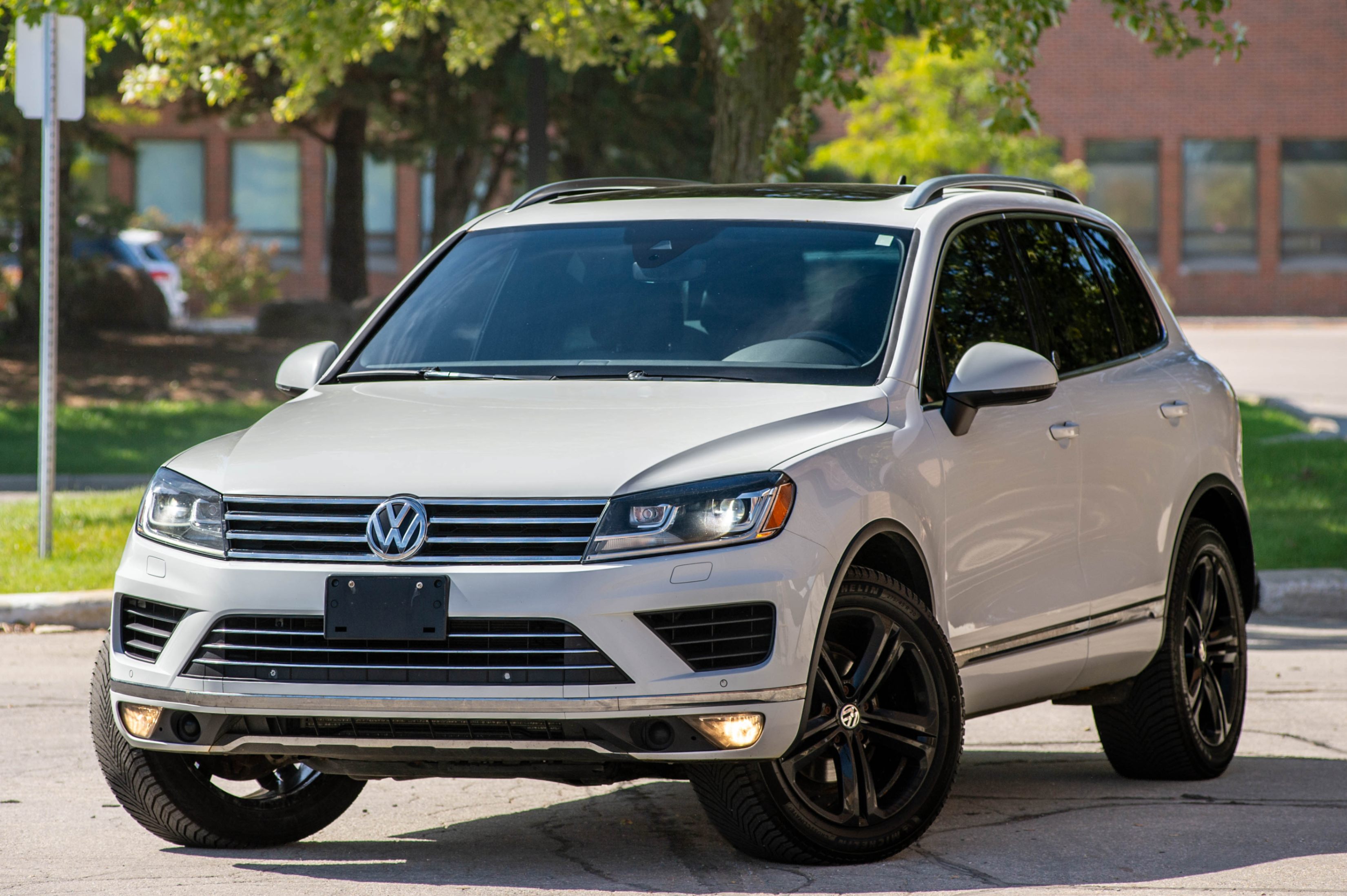 White 2017 Volkswagen Touareg SUV / Crossover Automatic