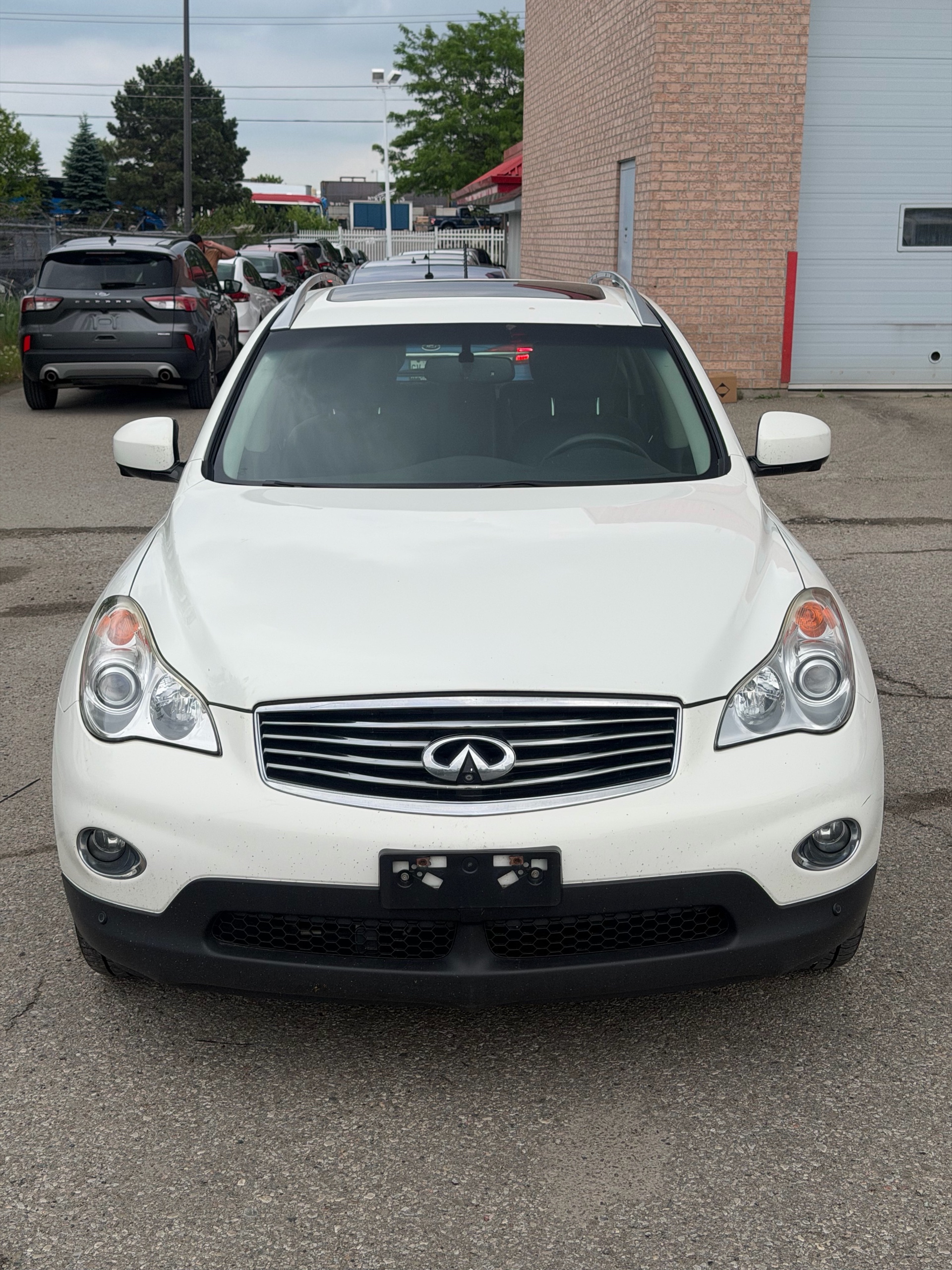 White 2015 INFINITI QX50 AWD SUV / Crossover All-Wheel Drive Automatic