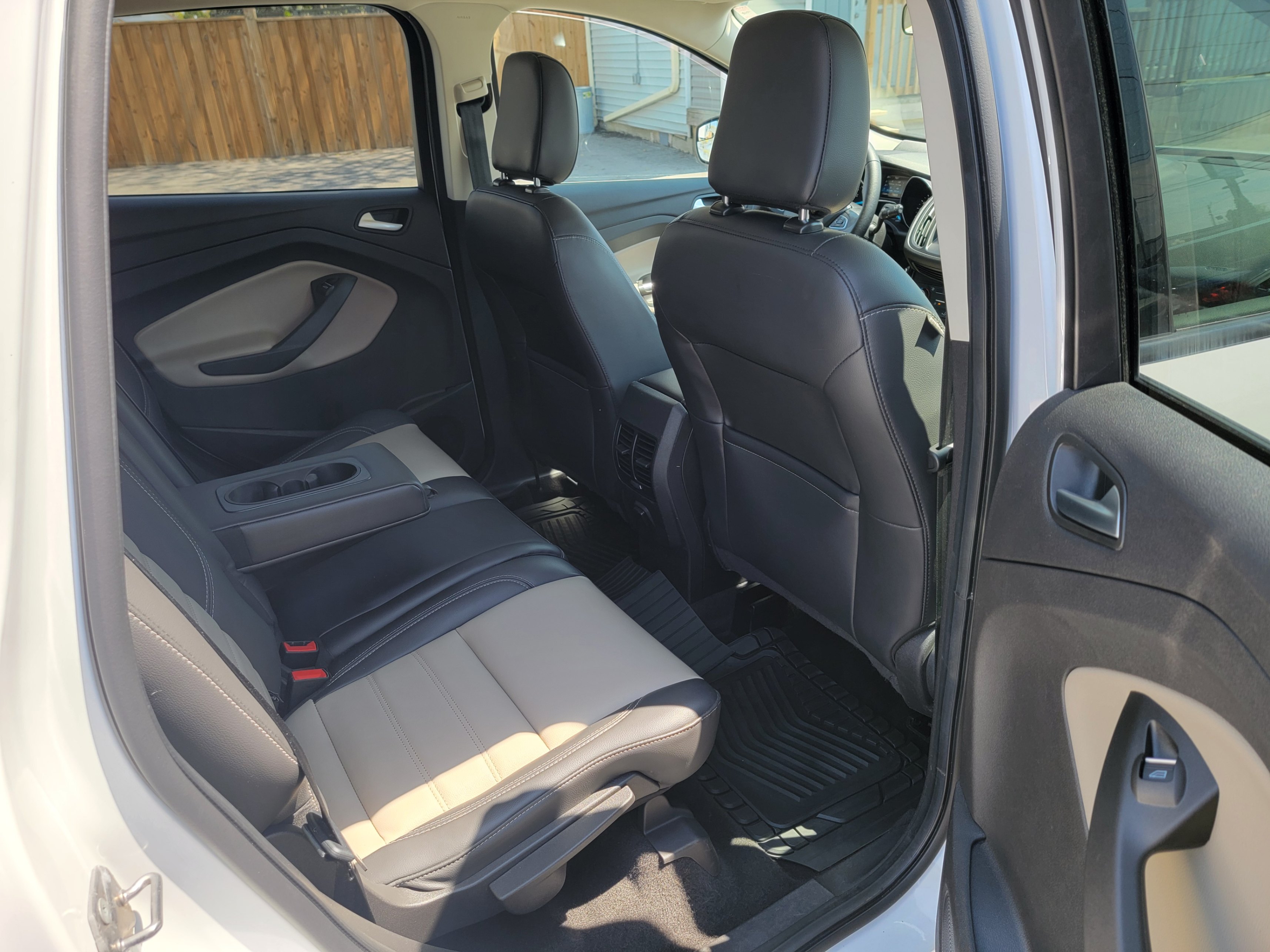 /hunsbroauto/2019-Ford-Escape-000010770272652393942.jpg