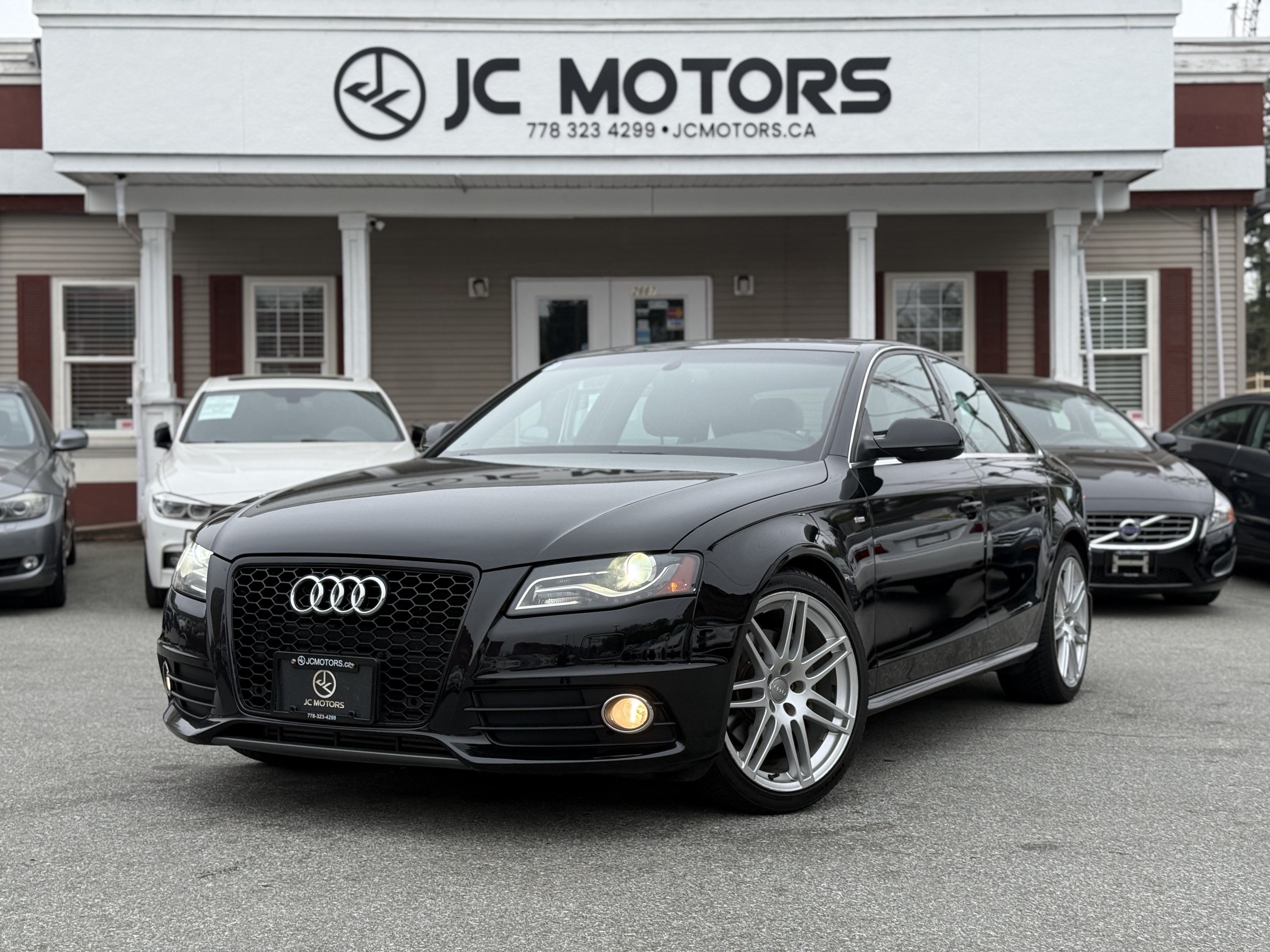 Audi A4 2.0T quattro Premium Sedan AWD 2012
