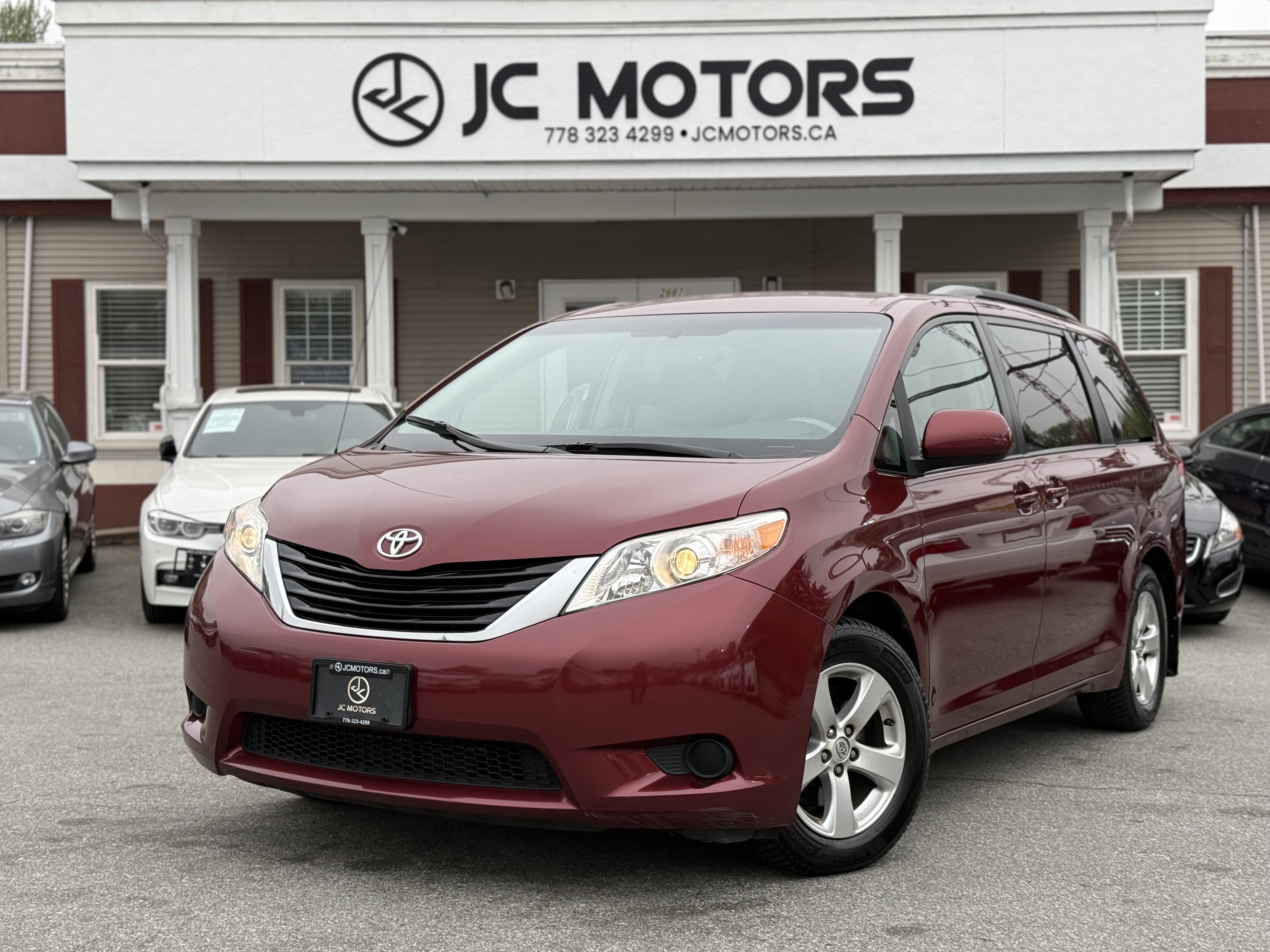 2014 Toyota Sienna LE 8-Passenger
