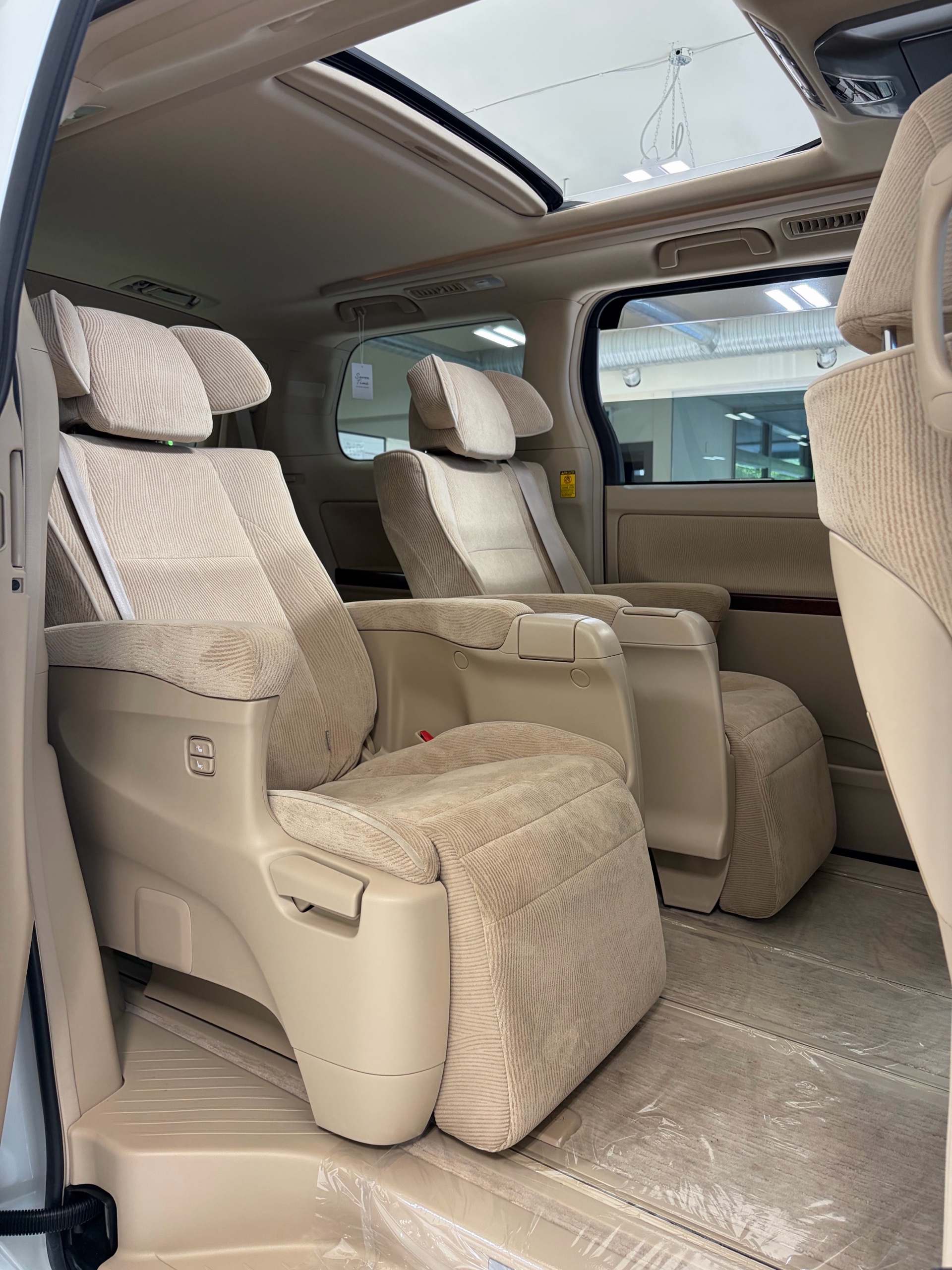 Toyota Alphard captain seats and luxury interior