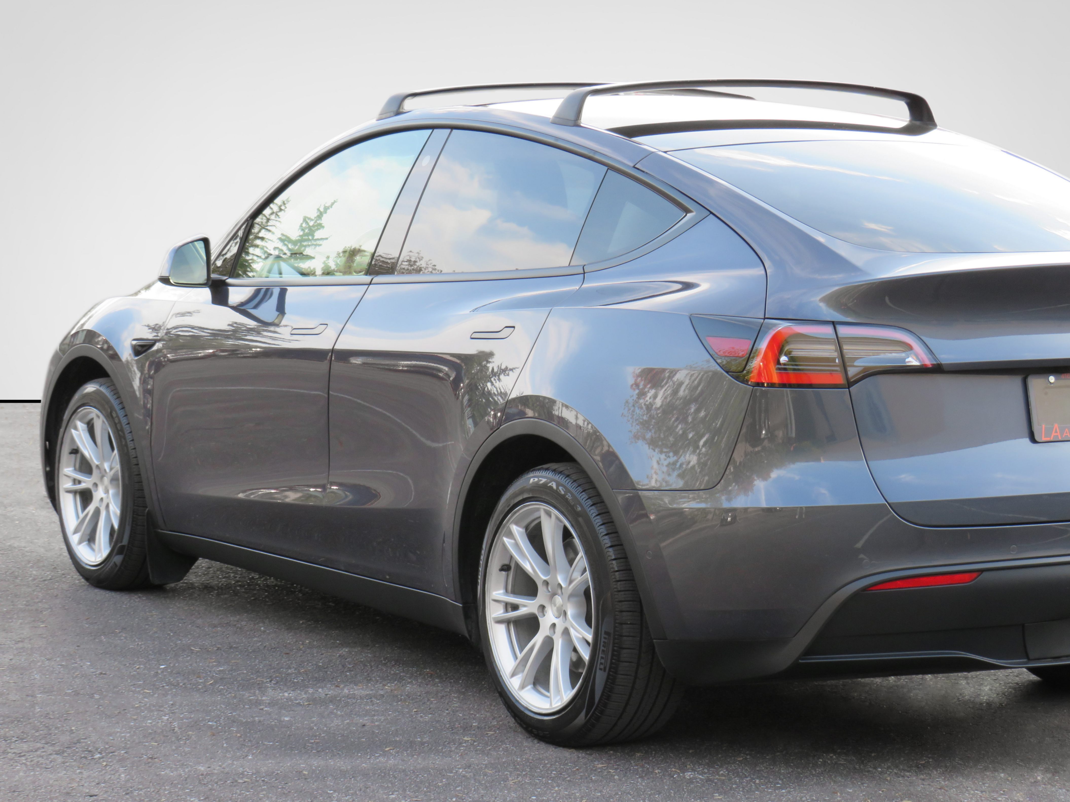 /laautomotive/2021-Tesla-ModelY-4296777751015415.jpg