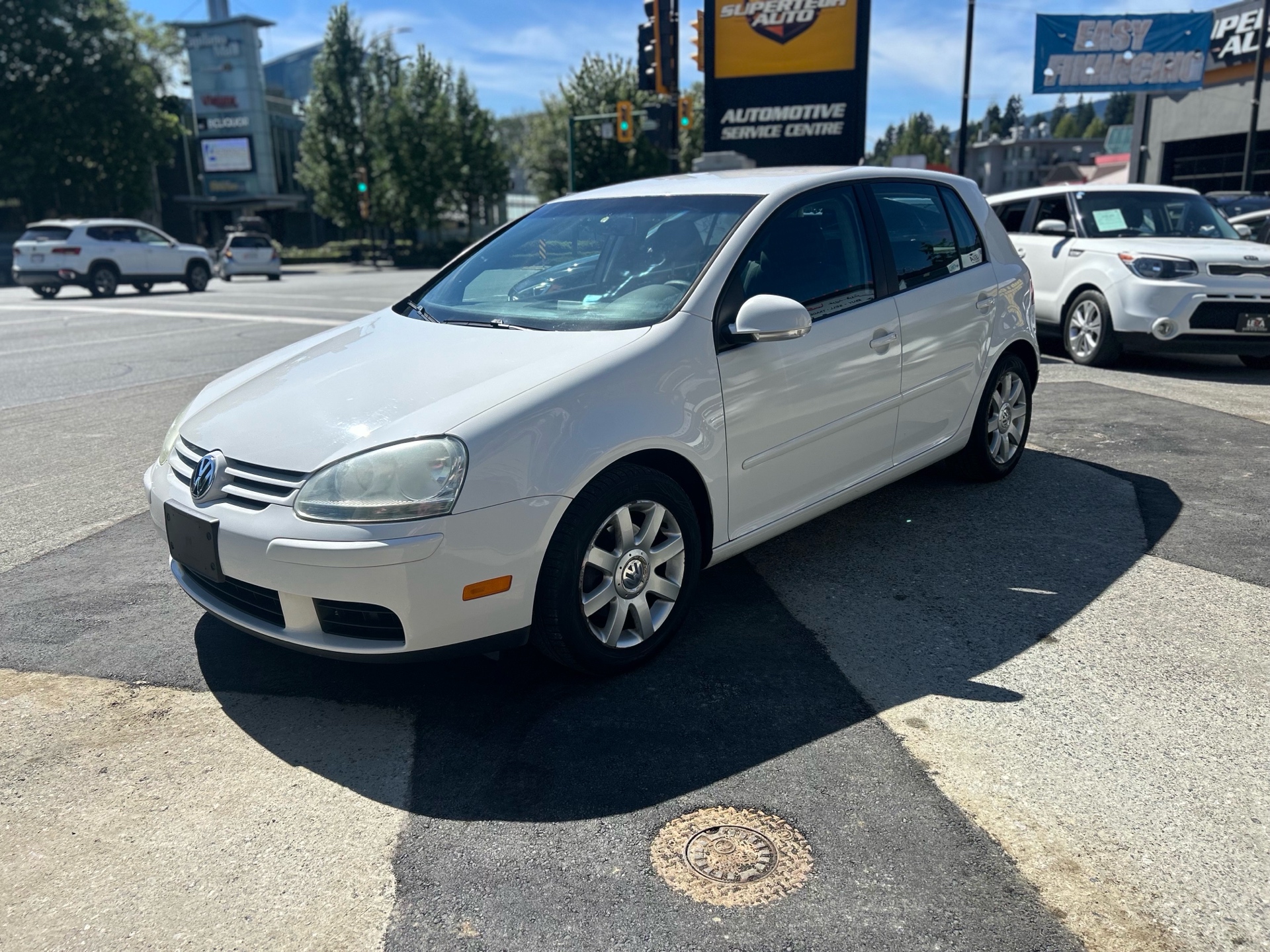 White 2009 Volkswagen Rabbit Trendline Hatchback Manual