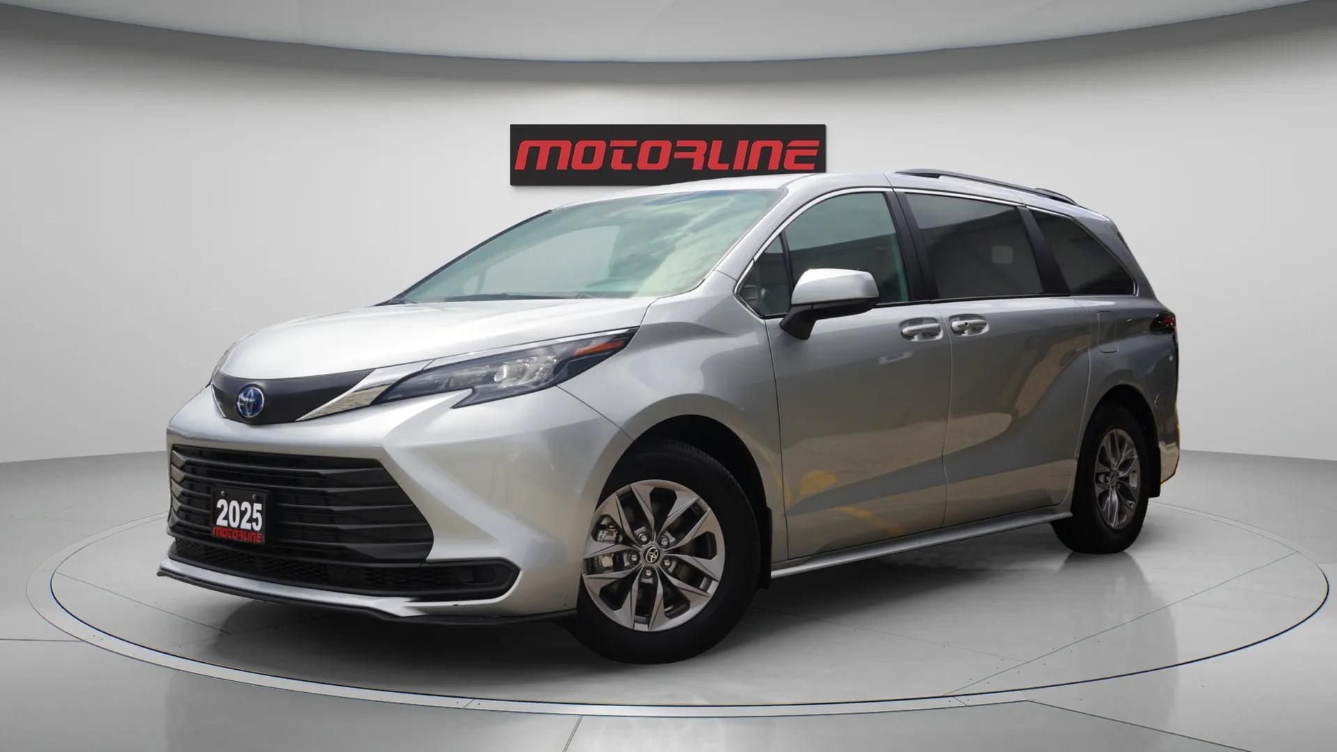 2025 Toyota Sienna LE 8-Passenger AWD