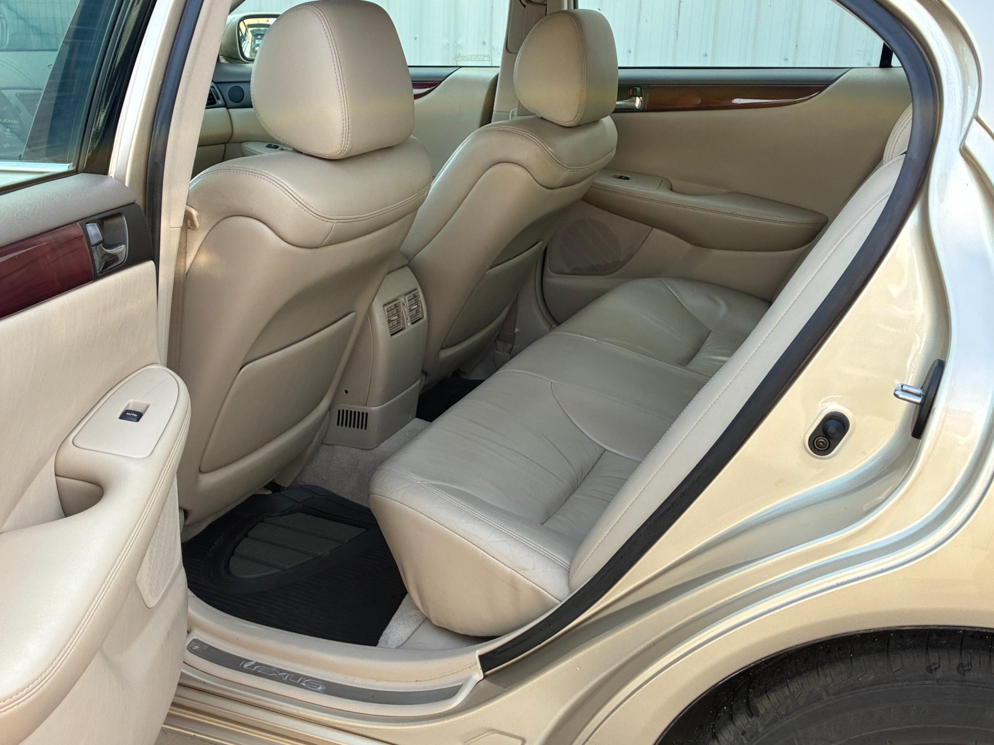 2003 Lexus ES 300 4dr Sdn, Vancouver, Cash