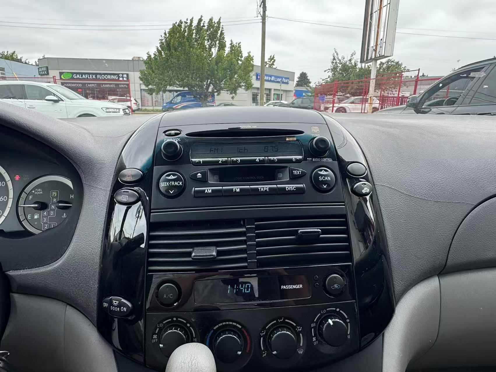2004 Toyota Sienna 4dr CE 7-Passenger. BC LOCAL VEHICLE. FULL SERVICE RECORD., Vancouver, Cash