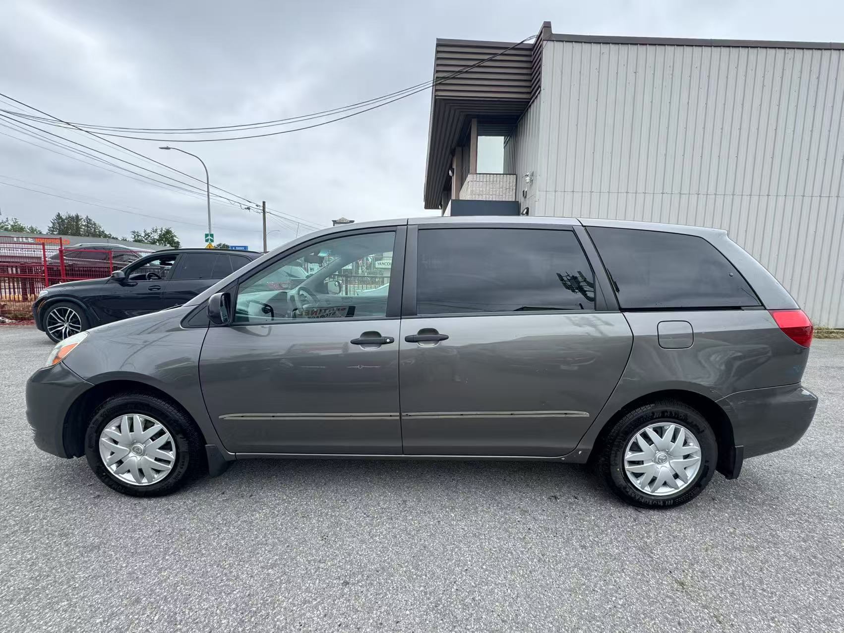 2004 Toyota Sienna 4dr CE 7-Passenger. BC LOCAL VEHICLE. FULL SERVICE RECORD., Vancouver, Cash