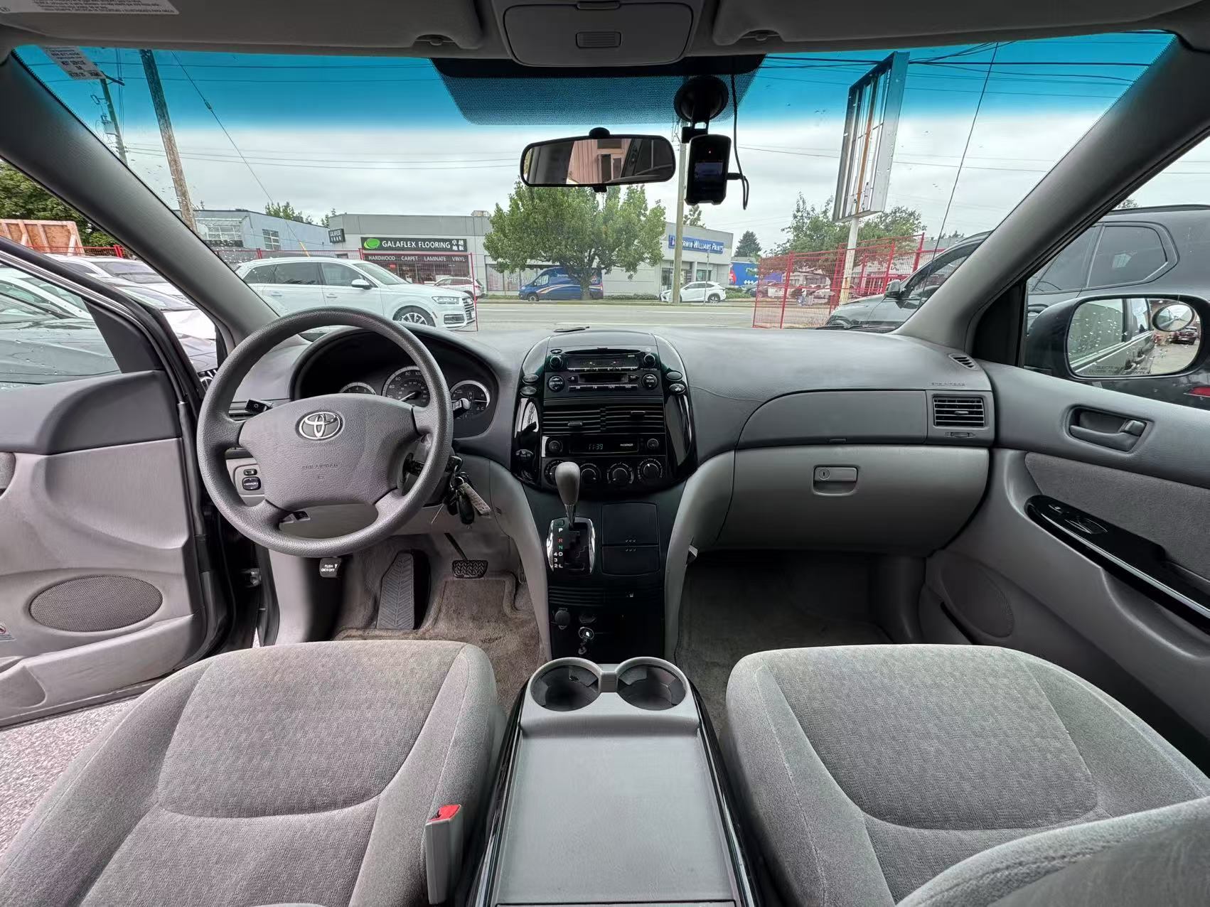 2004 Toyota Sienna 4dr CE 7-Passenger. BC LOCAL VEHICLE. FULL SERVICE RECORD., Vancouver, Cash
