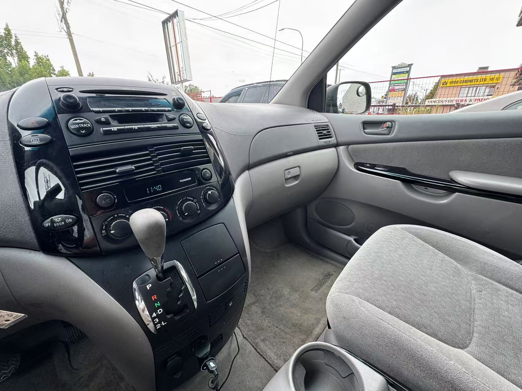 2004 Toyota Sienna 4dr CE 7-Passenger. BC LOCAL VEHICLE. FULL SERVICE RECORD., Vancouver, Cash