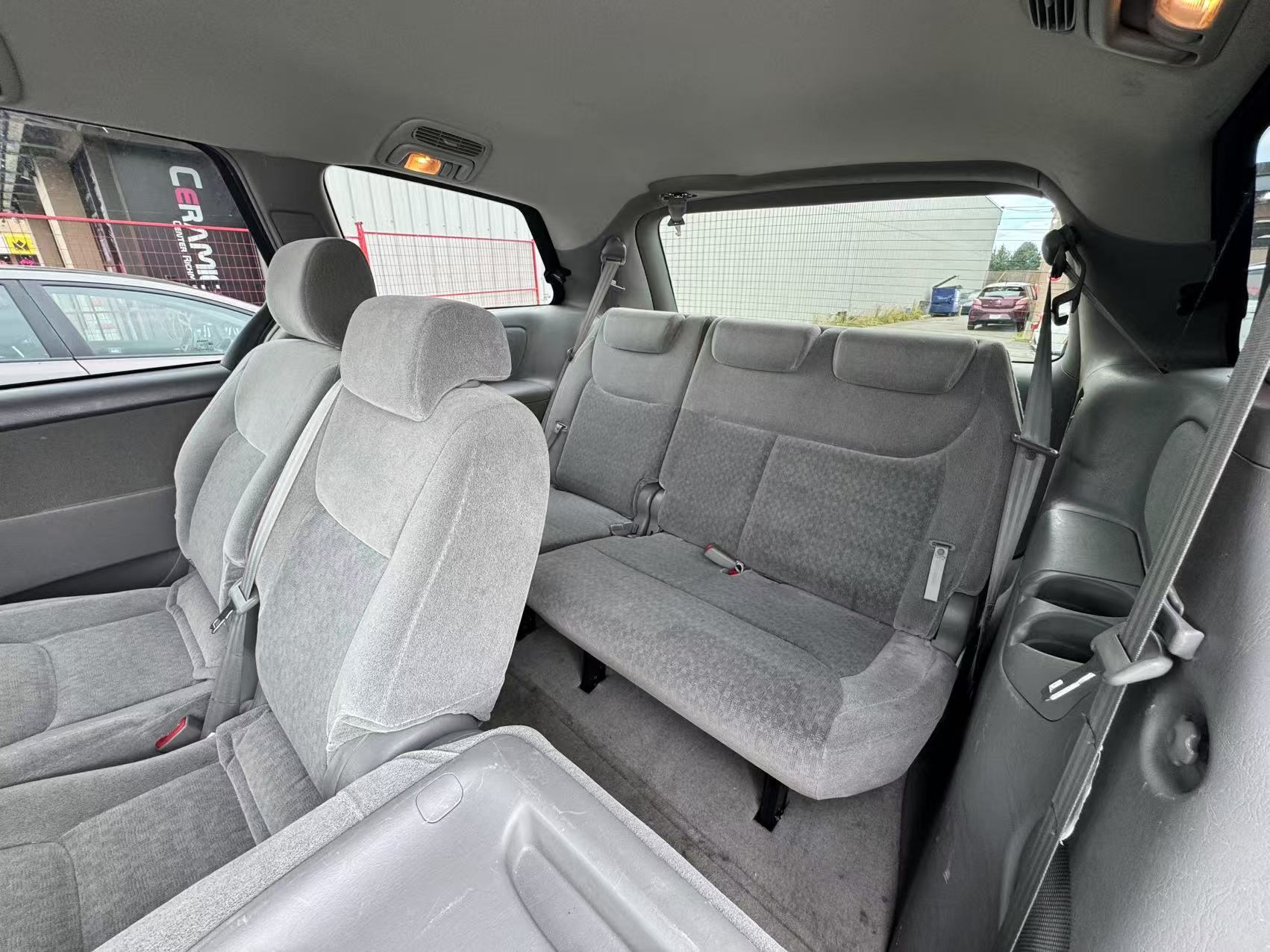 2004 Toyota Sienna 4dr CE 7-Passenger. BC LOCAL VEHICLE. FULL SERVICE RECORD., Vancouver, Cash