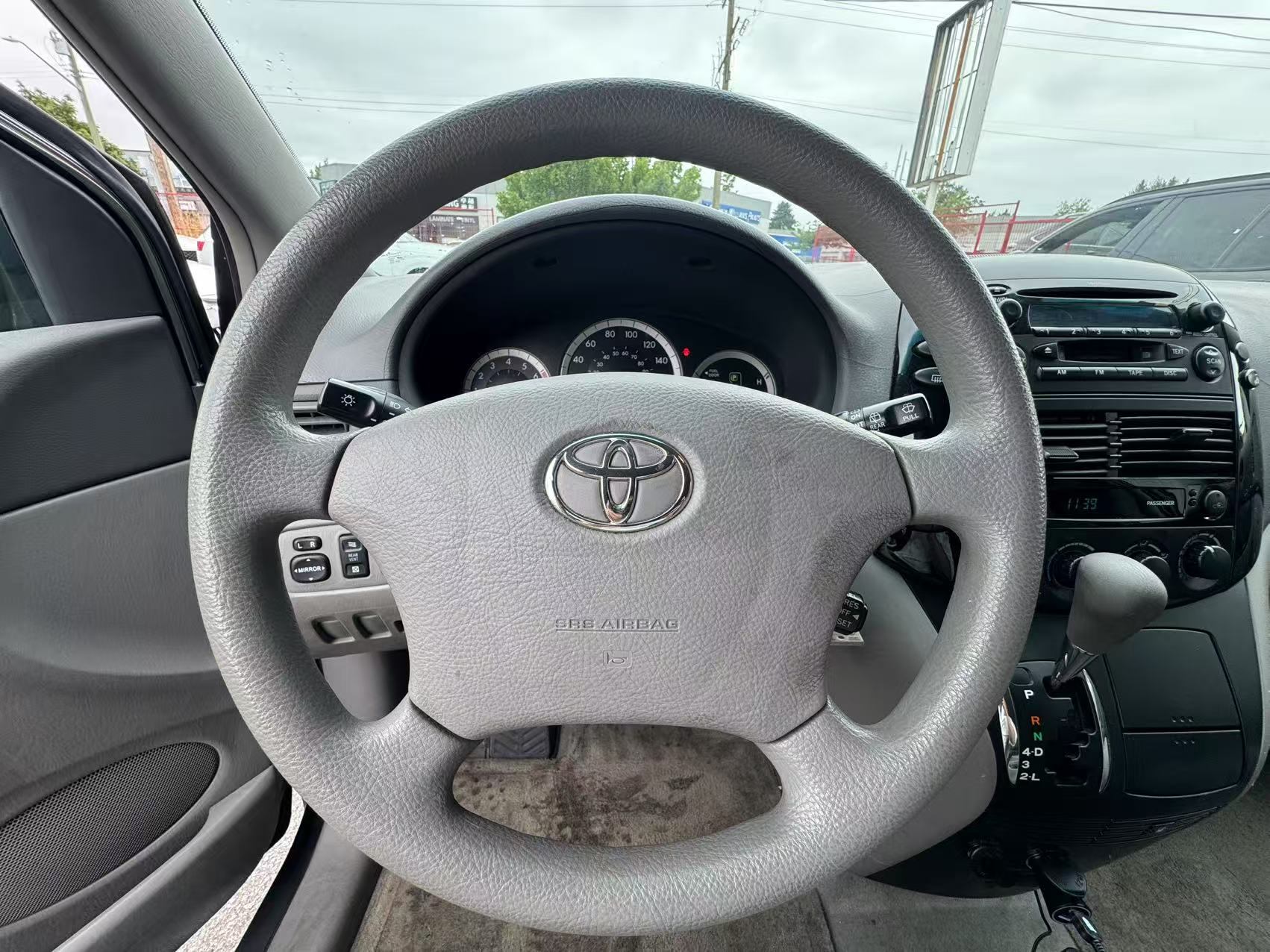 2004 Toyota Sienna 4dr CE 7-Passenger. BC LOCAL VEHICLE. FULL SERVICE RECORD., Vancouver, Cash
