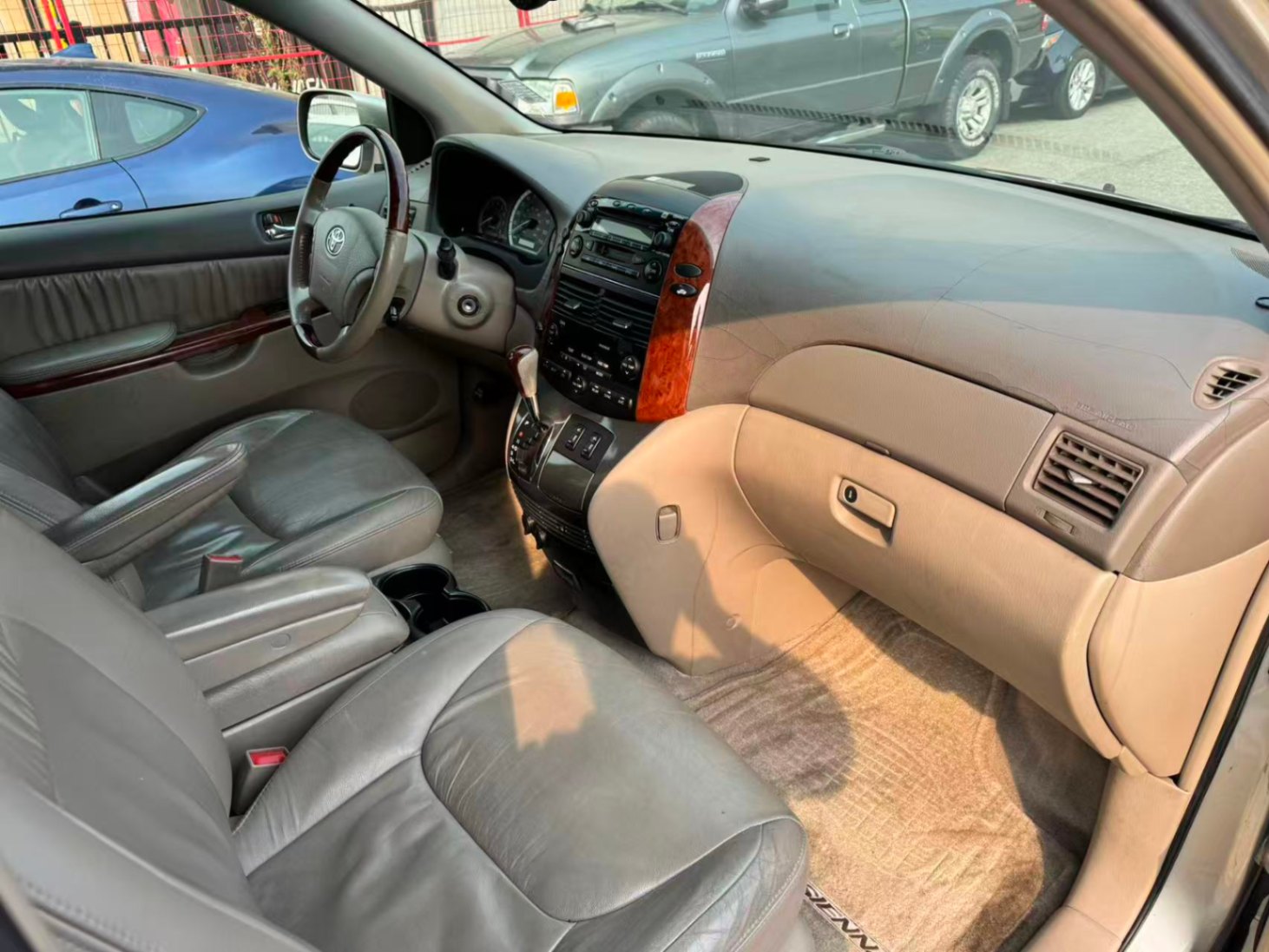 2004 Toyota Sienna 4dr XLE 7-Passenger., Vancouver, Cash