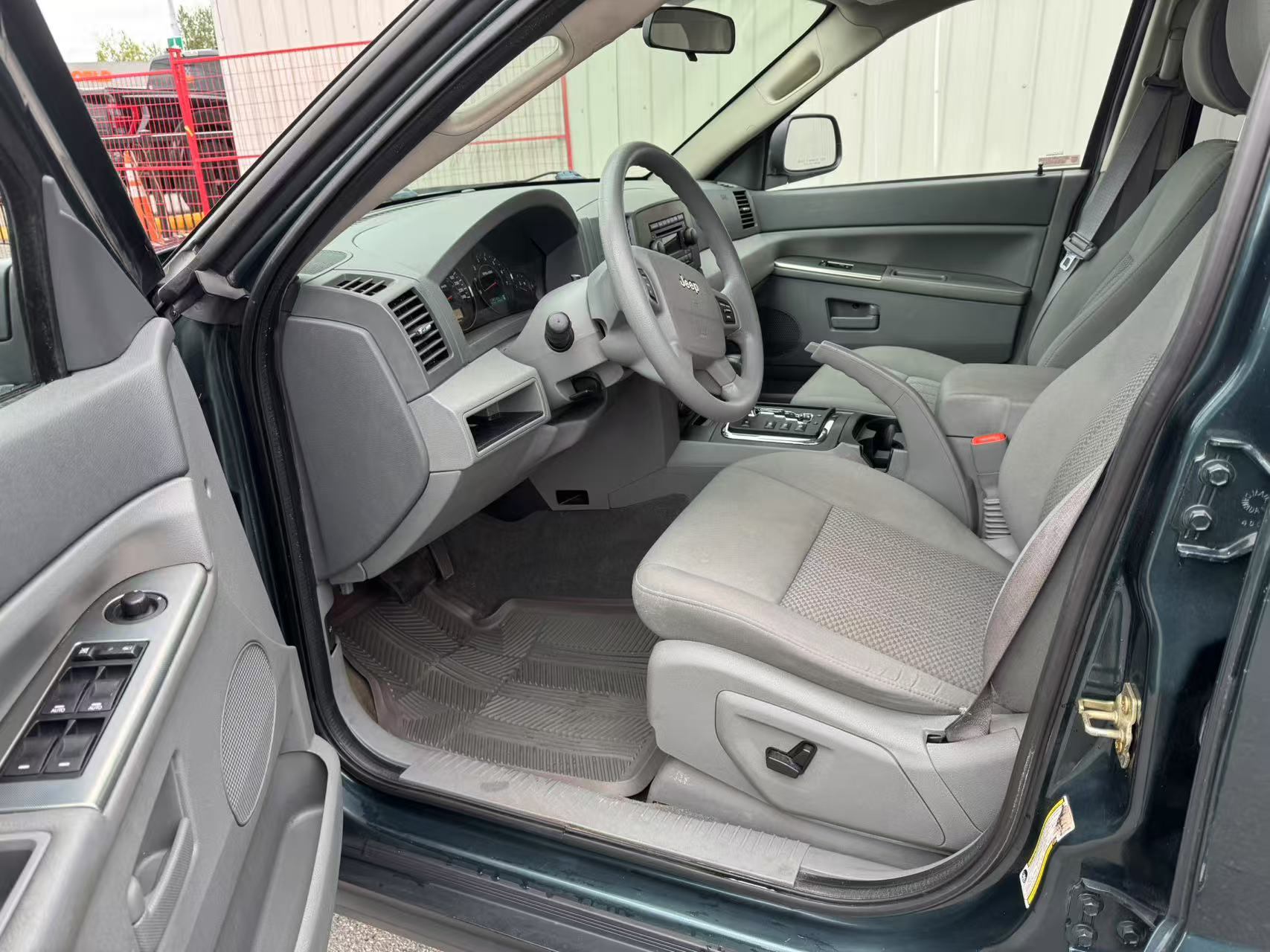2006 Jeep Grand Cherokee 4dr Laredo. NO ACCIDENTS. BC LOCAL VEHICLE., Vancouver, Cash