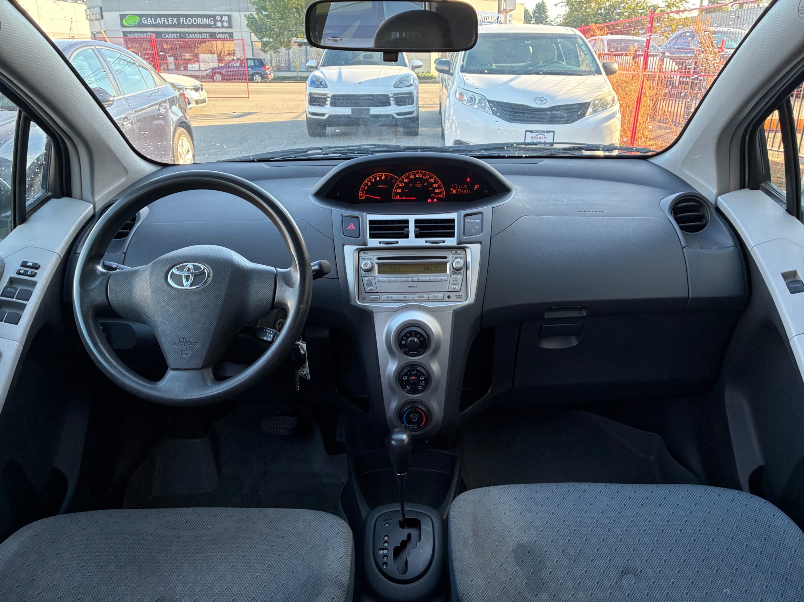 2009 Toyota Yaris 5dr HB LE. BC LOCAL VEHICLE., 温哥华, 全款车