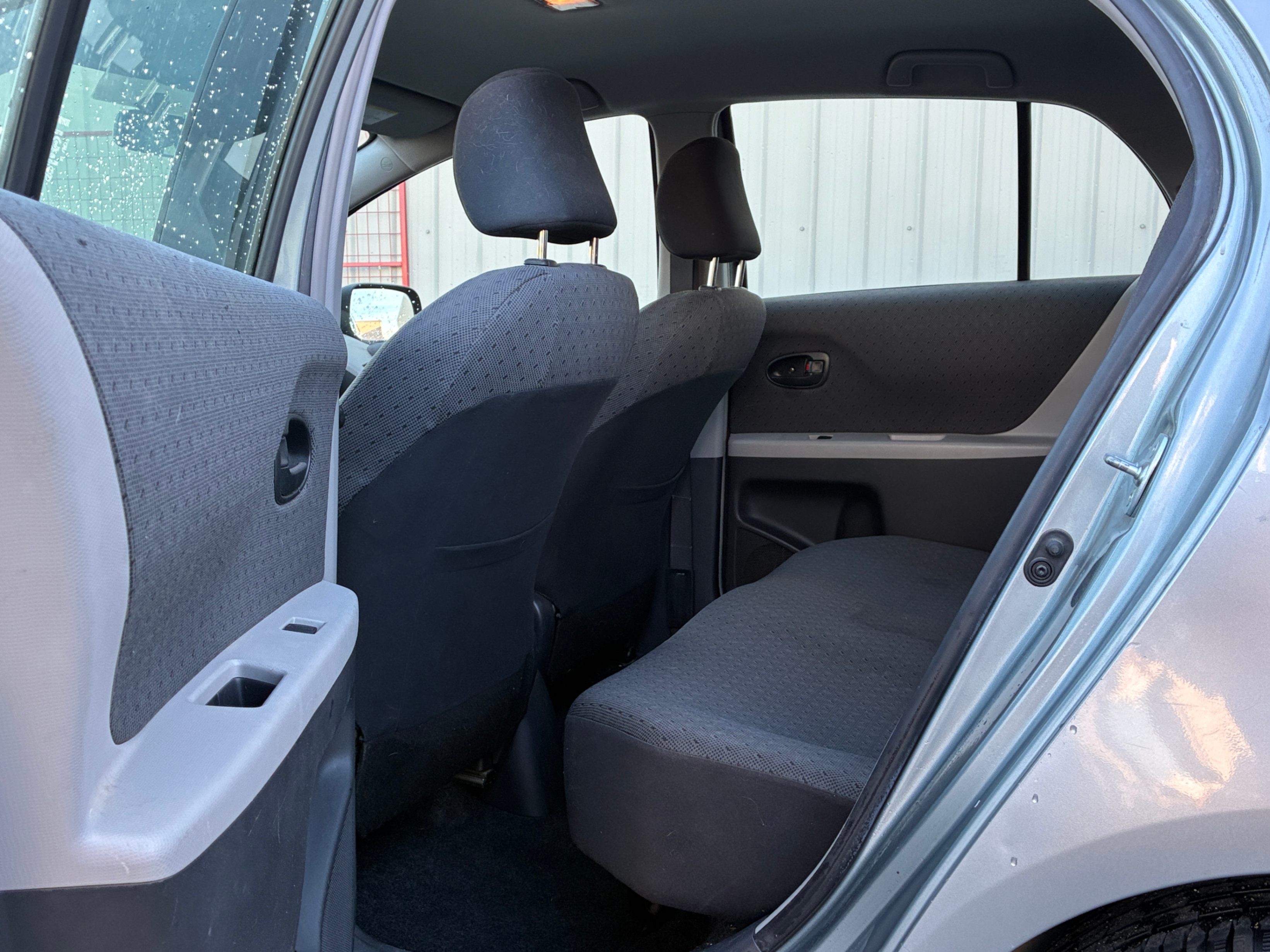 2009 Toyota Yaris 5dr HB LE. BC LOCAL VEHICLE., 温哥华, 全款车