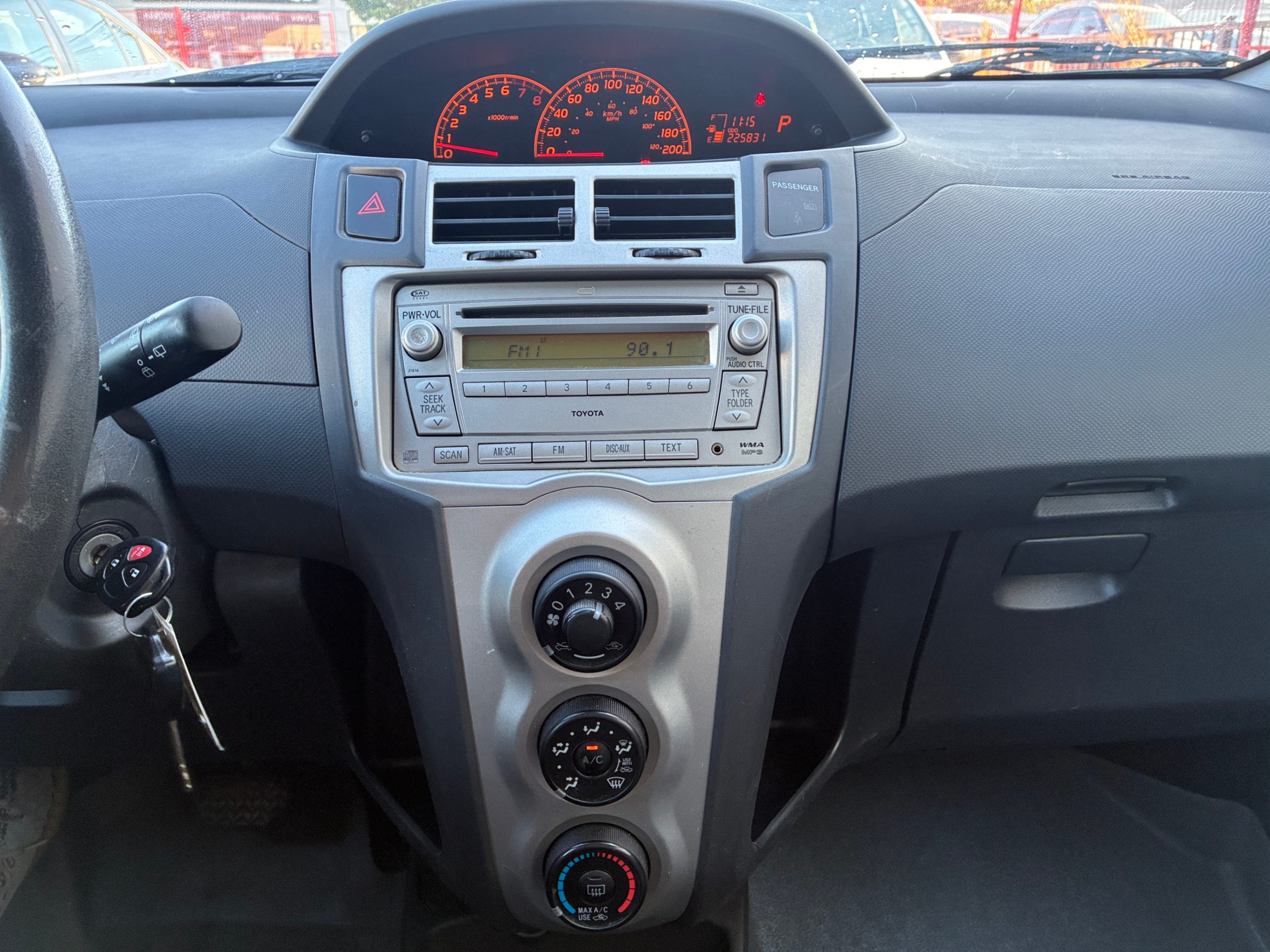 2009 Toyota Yaris 5dr HB LE. BC LOCAL VEHICLE., 温哥华, 全款车