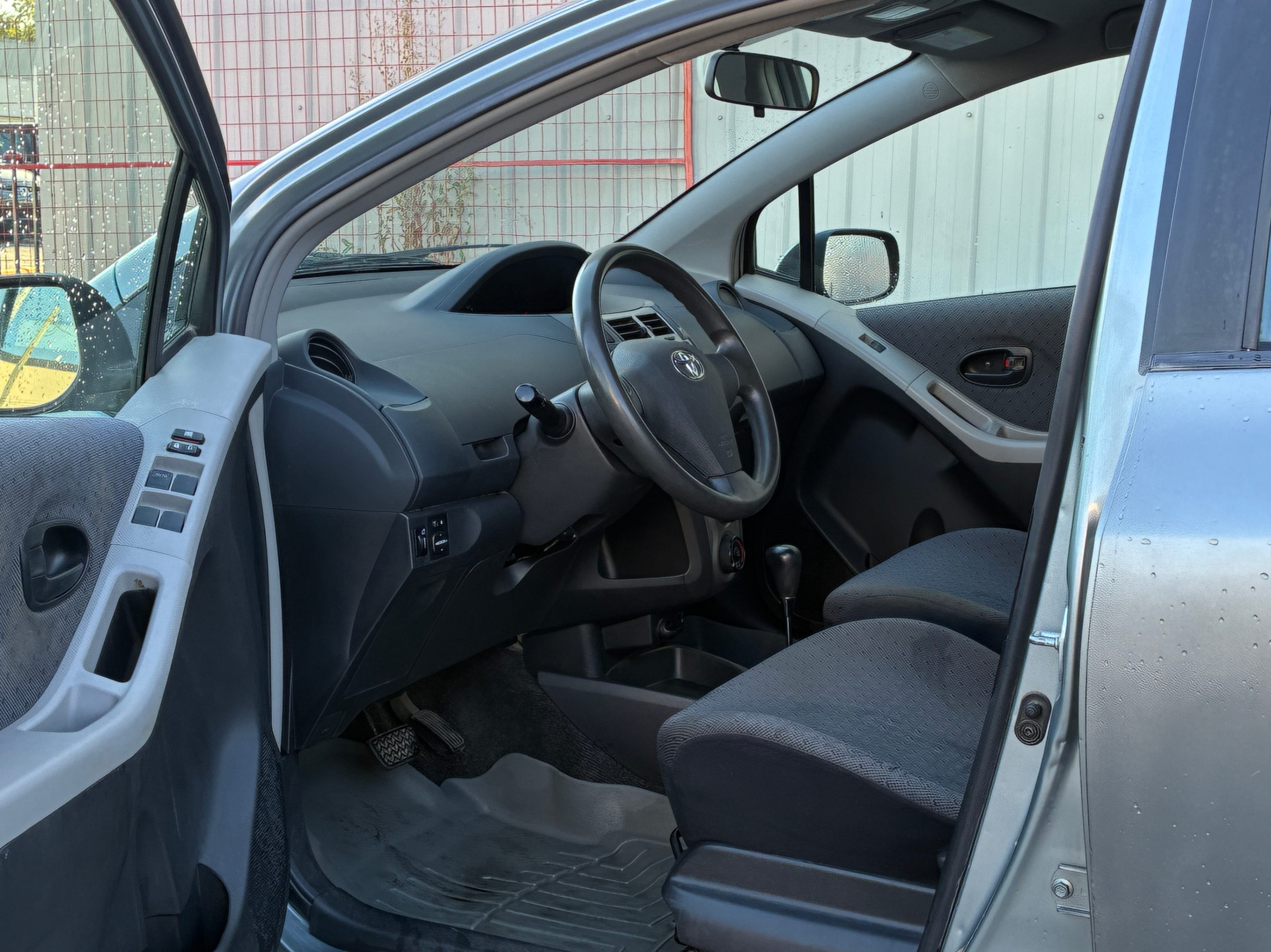 2009 Toyota Yaris 5dr HB LE. BC LOCAL VEHICLE., 温哥华, 全款车