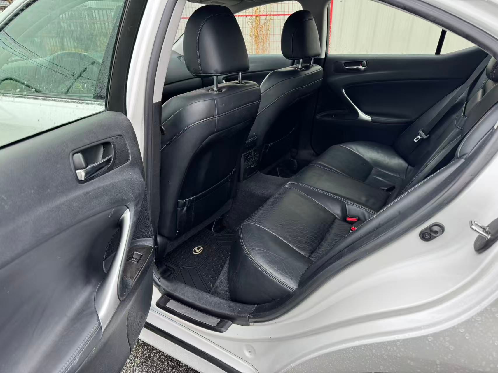 2010 Lexus IS 350 4dr Sdn, Vancouver, Cash
