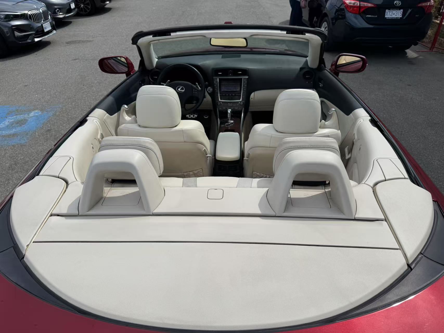 2010 Lexus IS 350C 2dr Convertible. NO ACCIDENTS. FULL SERVICE RECORD., 温哥华, 全款车