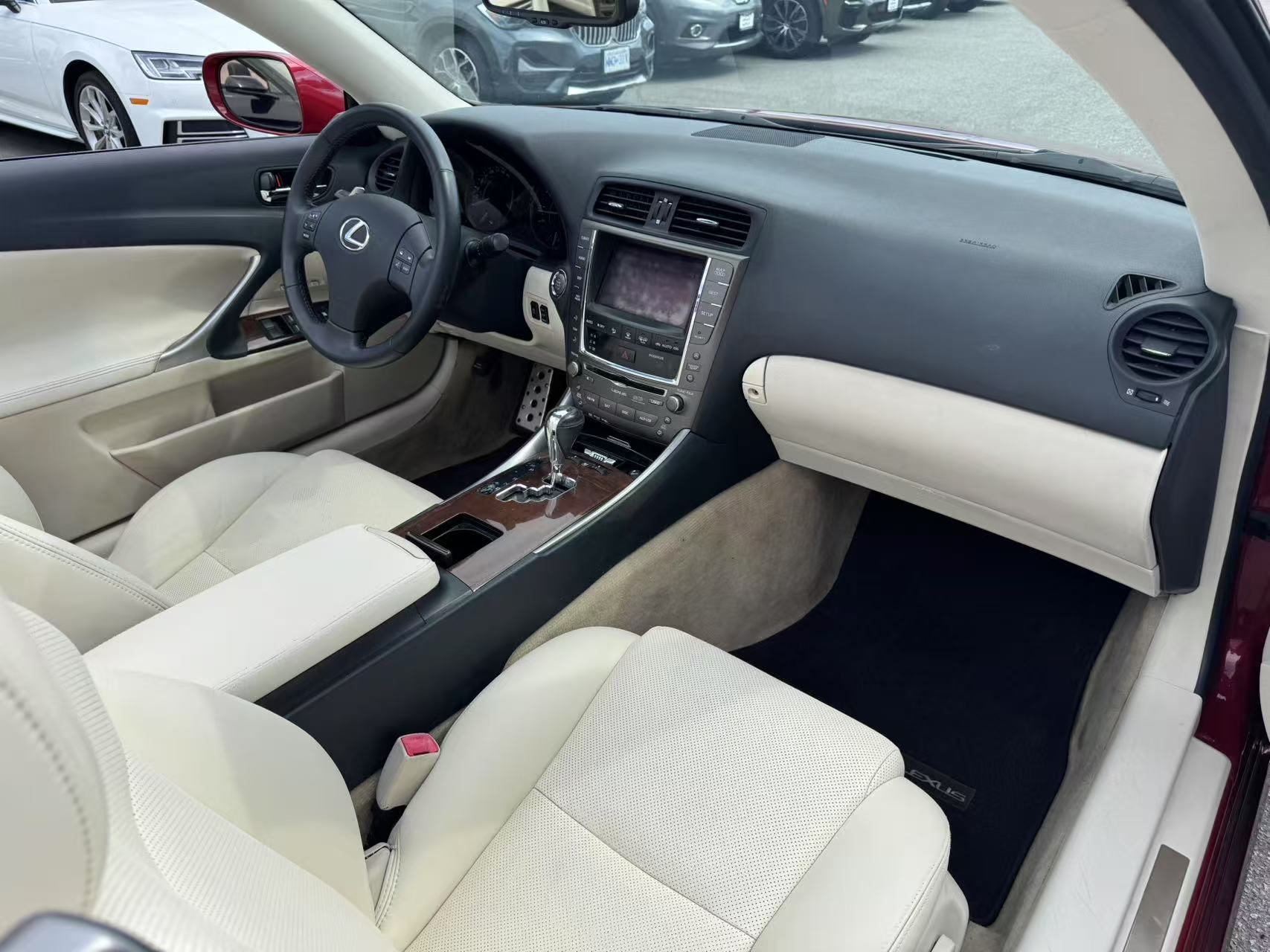 2010 Lexus IS 350C 2dr Convertible. NO ACCIDENTS. FULL SERVICE RECORD., 温哥华, 全款车