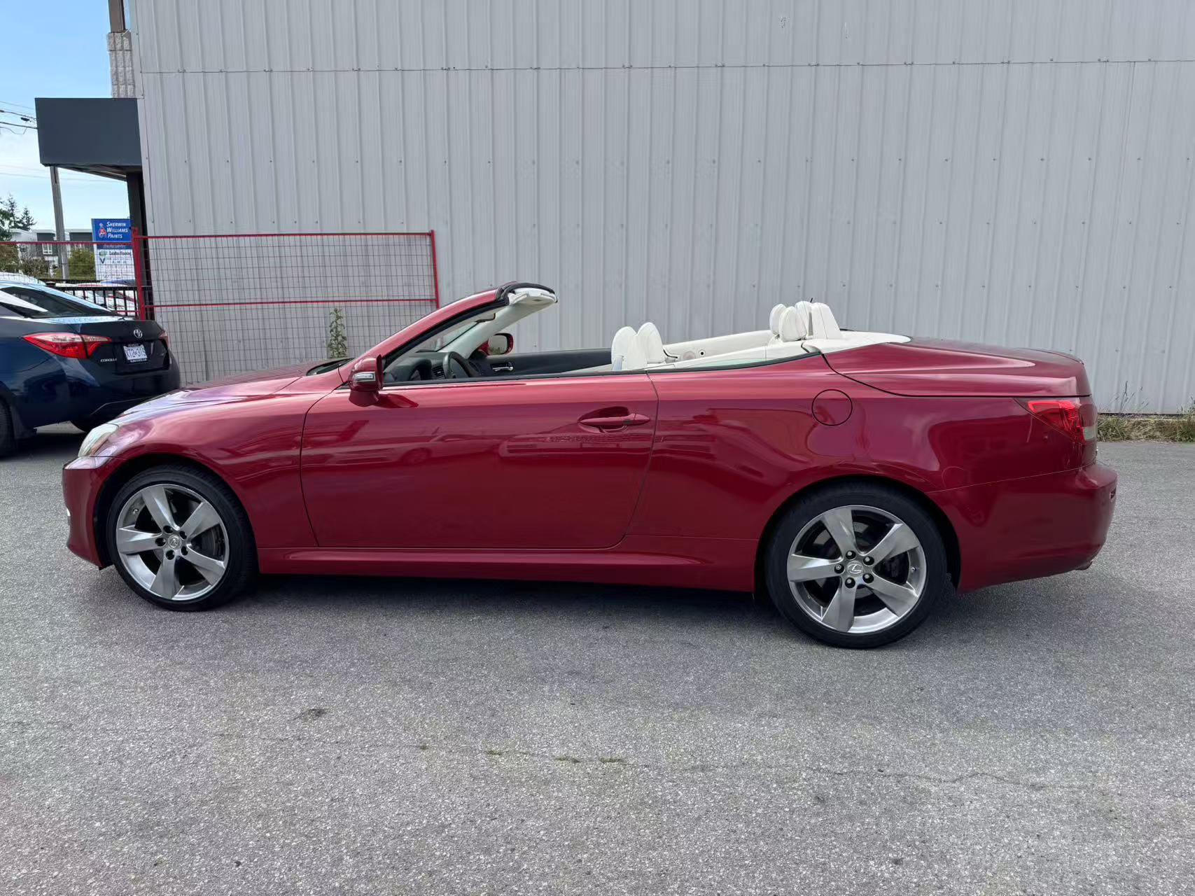 2010 Lexus IS 350C 2dr Convertible. NO ACCIDENTS. FULL SERVICE RECORD., 温哥华, 全款车