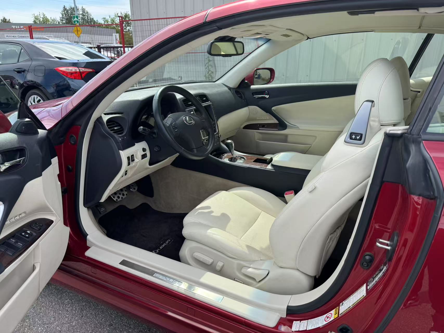 2010 Lexus IS 350C 2dr Convertible. NO ACCIDENTS. FULL SERVICE RECORD., 温哥华, 全款车