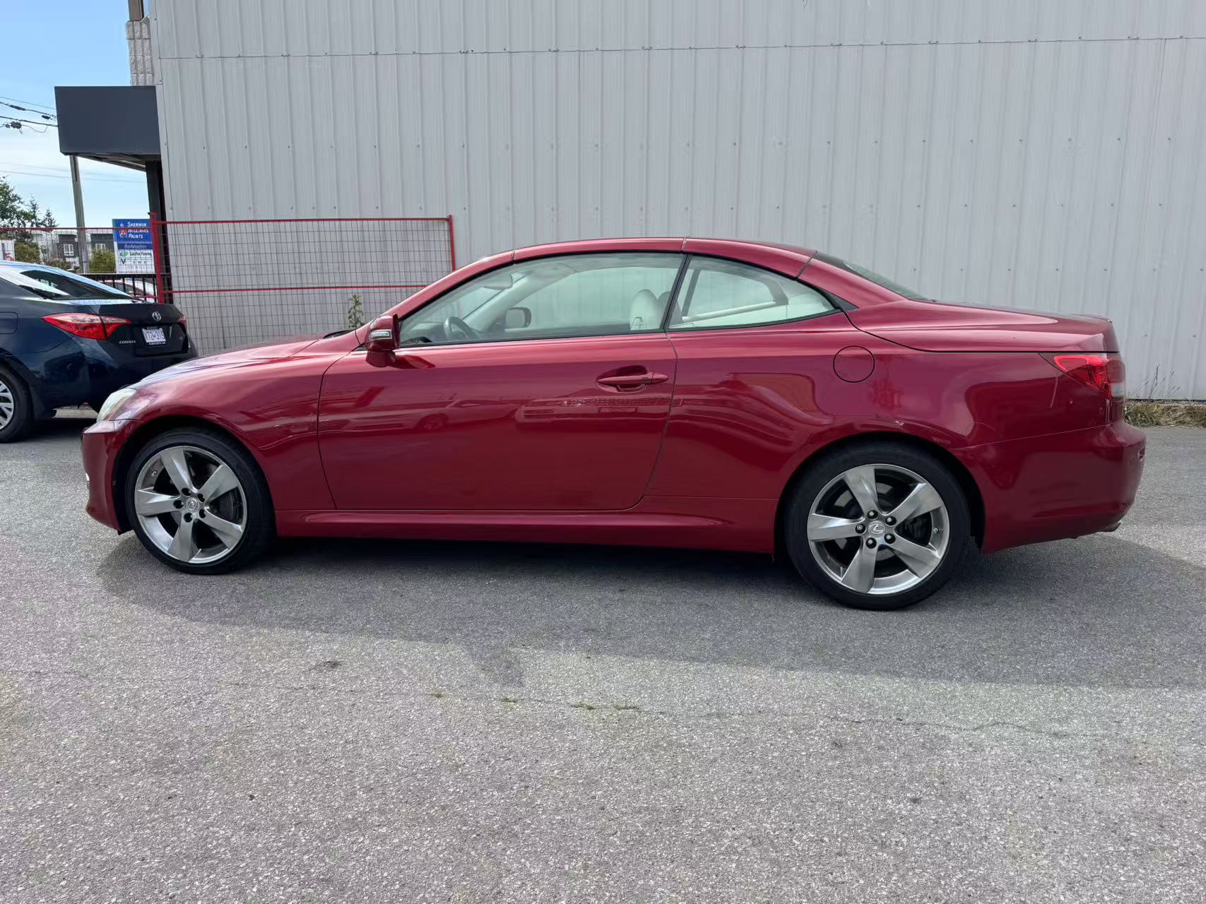 2010 Lexus IS 350C 2dr Convertible. NO ACCIDENTS. FULL SERVICE RECORD., 温哥华, 全款车