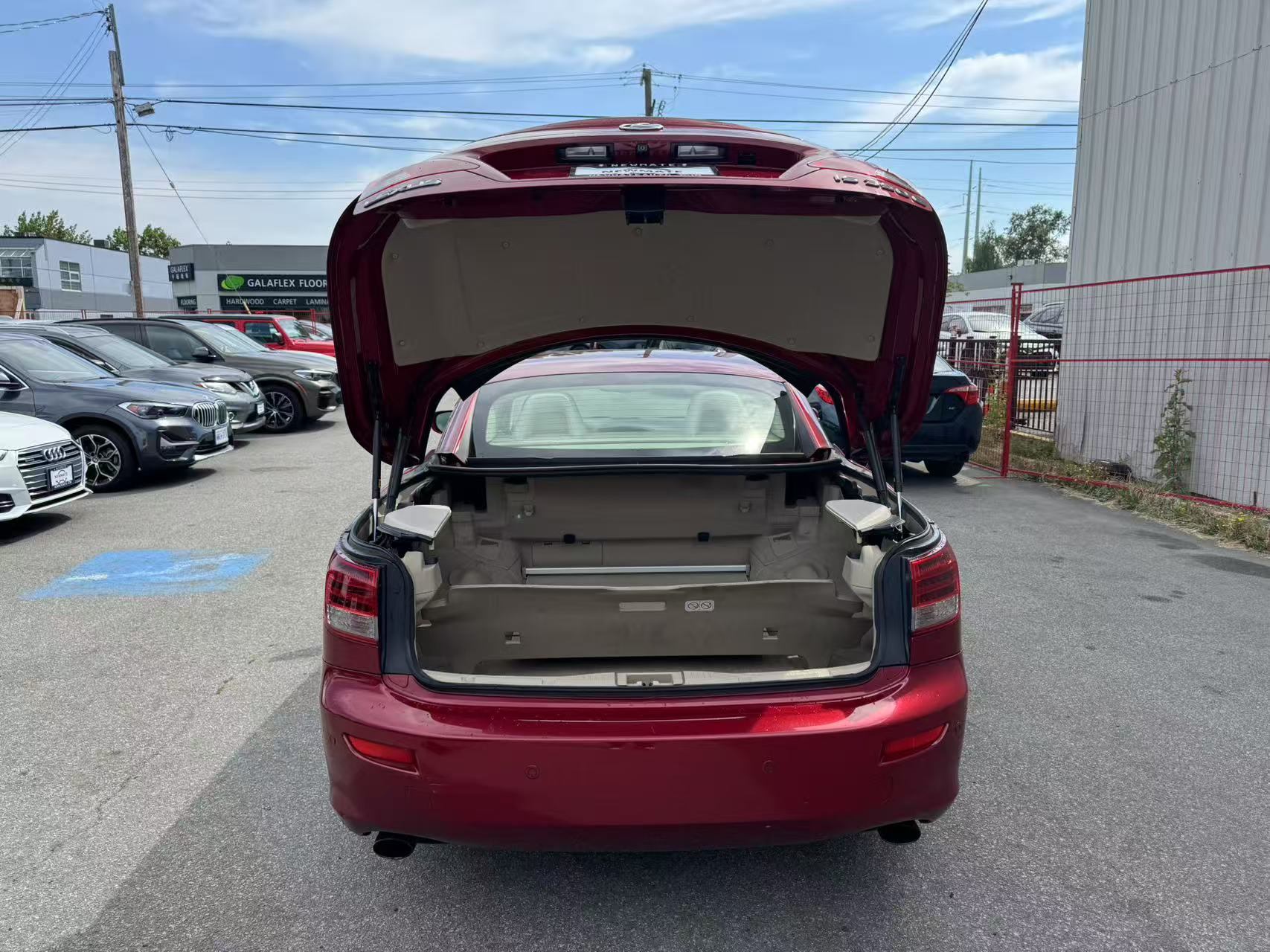 2010 Lexus IS 350C 2dr Convertible. NO ACCIDENTS. FULL SERVICE RECORD., 温哥华, 全款车