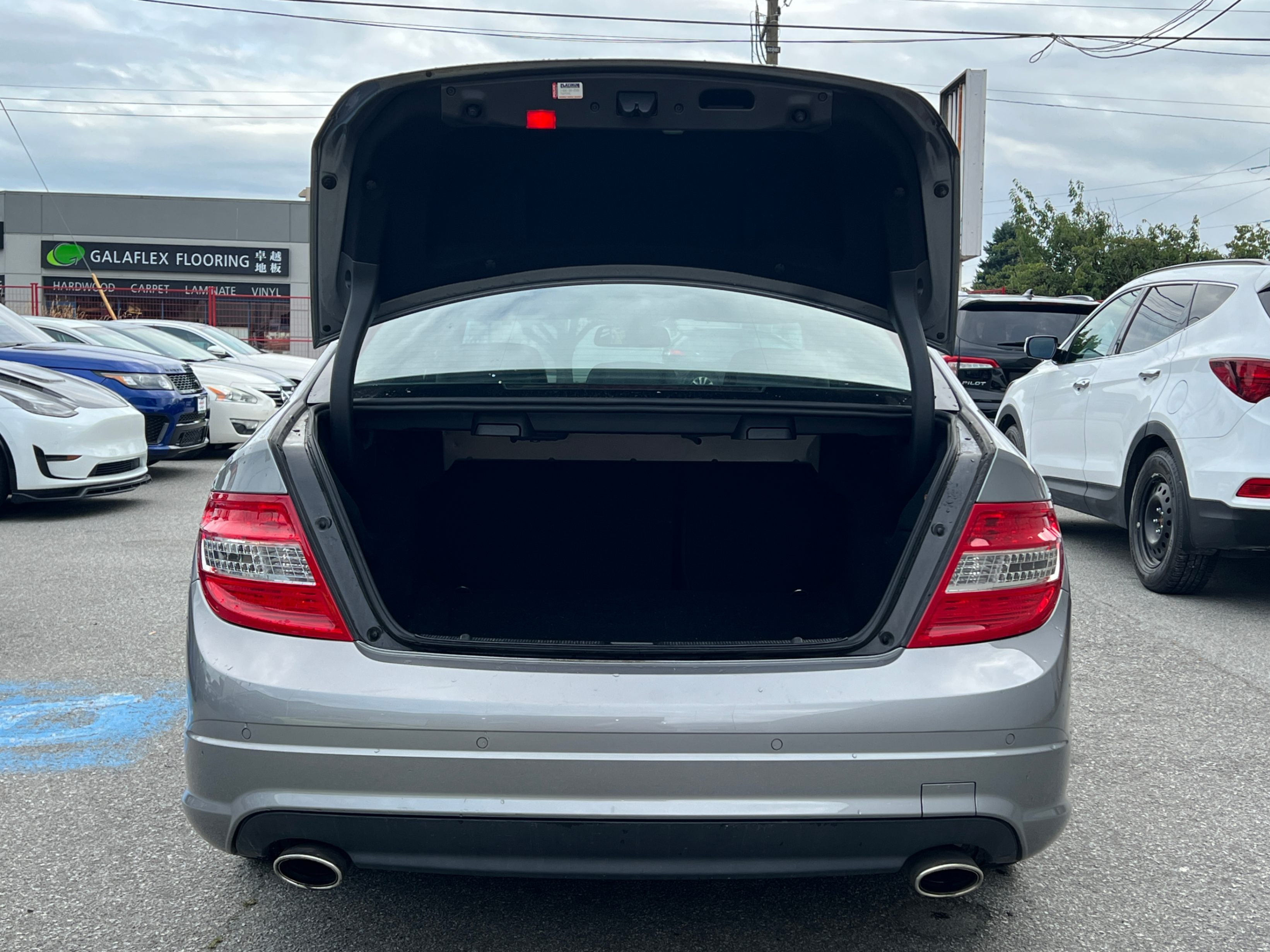 2010 Mercedes-Benz C-Class 4dr Sdn C 300 4MATIC. NO ACCIDENTS. BC LOCAL VEHICLE., 温哥华, 全款车