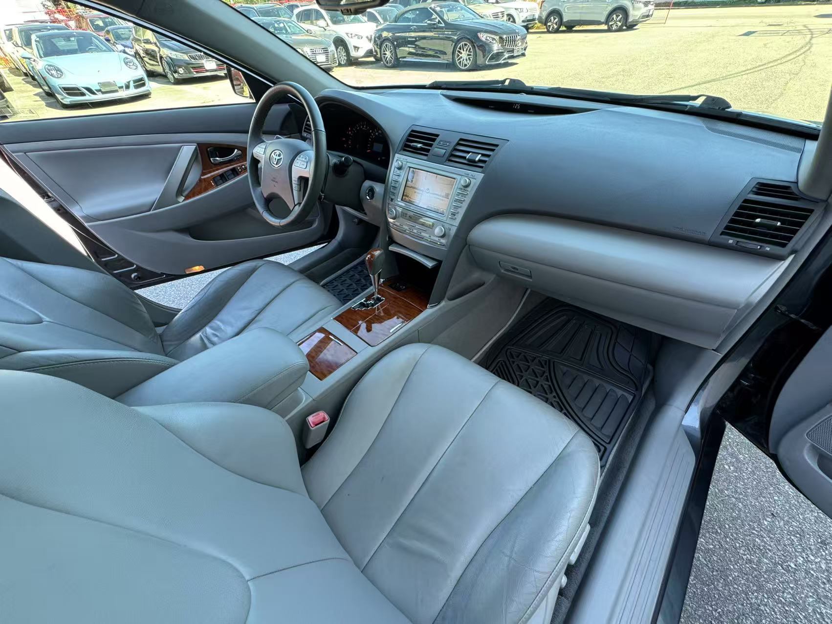 2010 Toyota Camry XLE. ONE OWNER. LOW MILEAGE. *BACK UP CAMERA, Vancouver, Cash