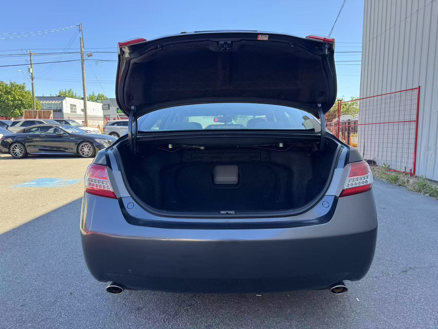 2010 Toyota Camry XLE. ONE OWNER. LOW MILEAGE. *BACK UP CAMERA, Vancouver, Cash