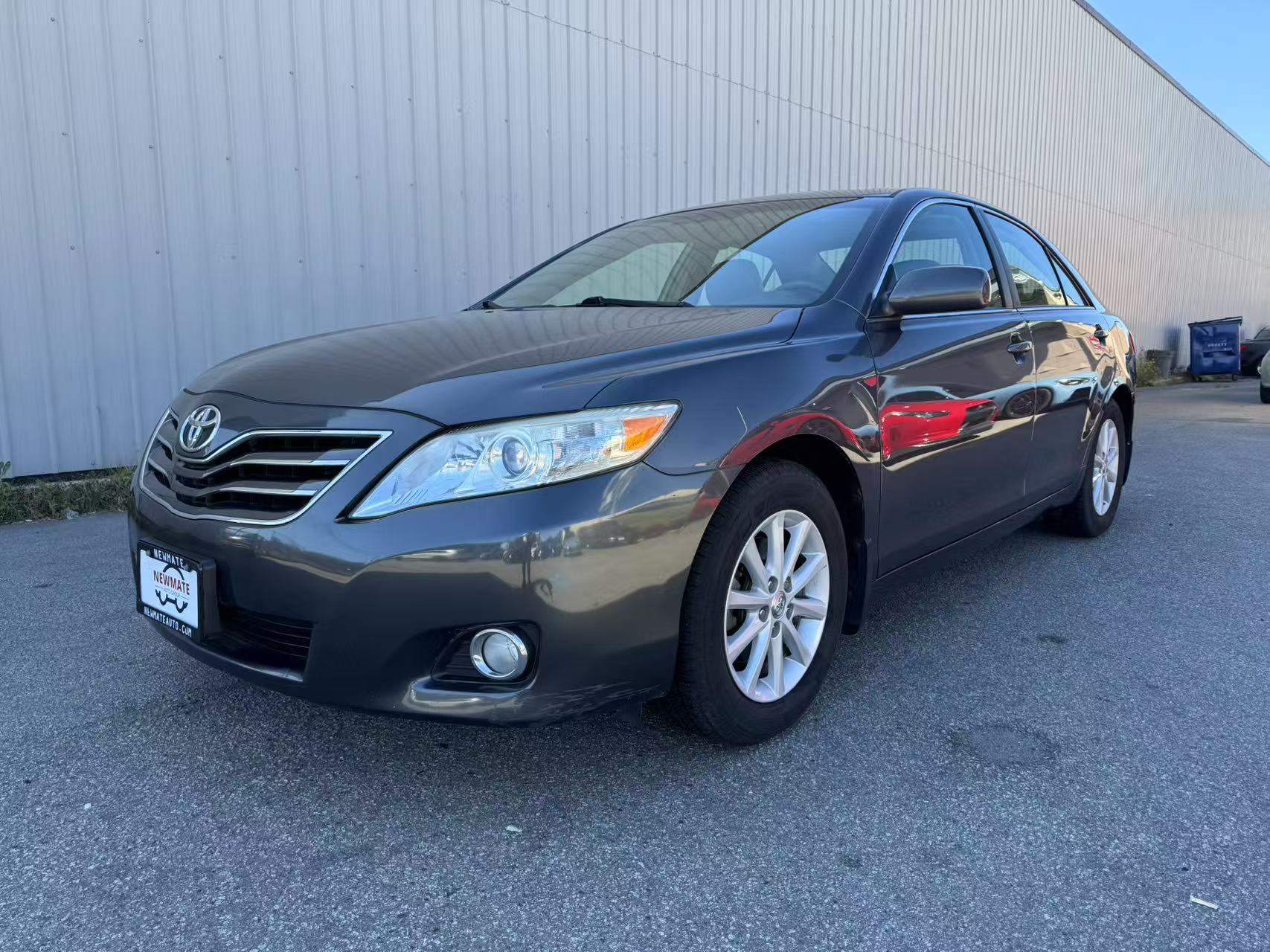2010 Toyota Camry XLE. ONE OWNER. LOW MILEAGE. *BACK UP CAMERA, Vancouver, Cash