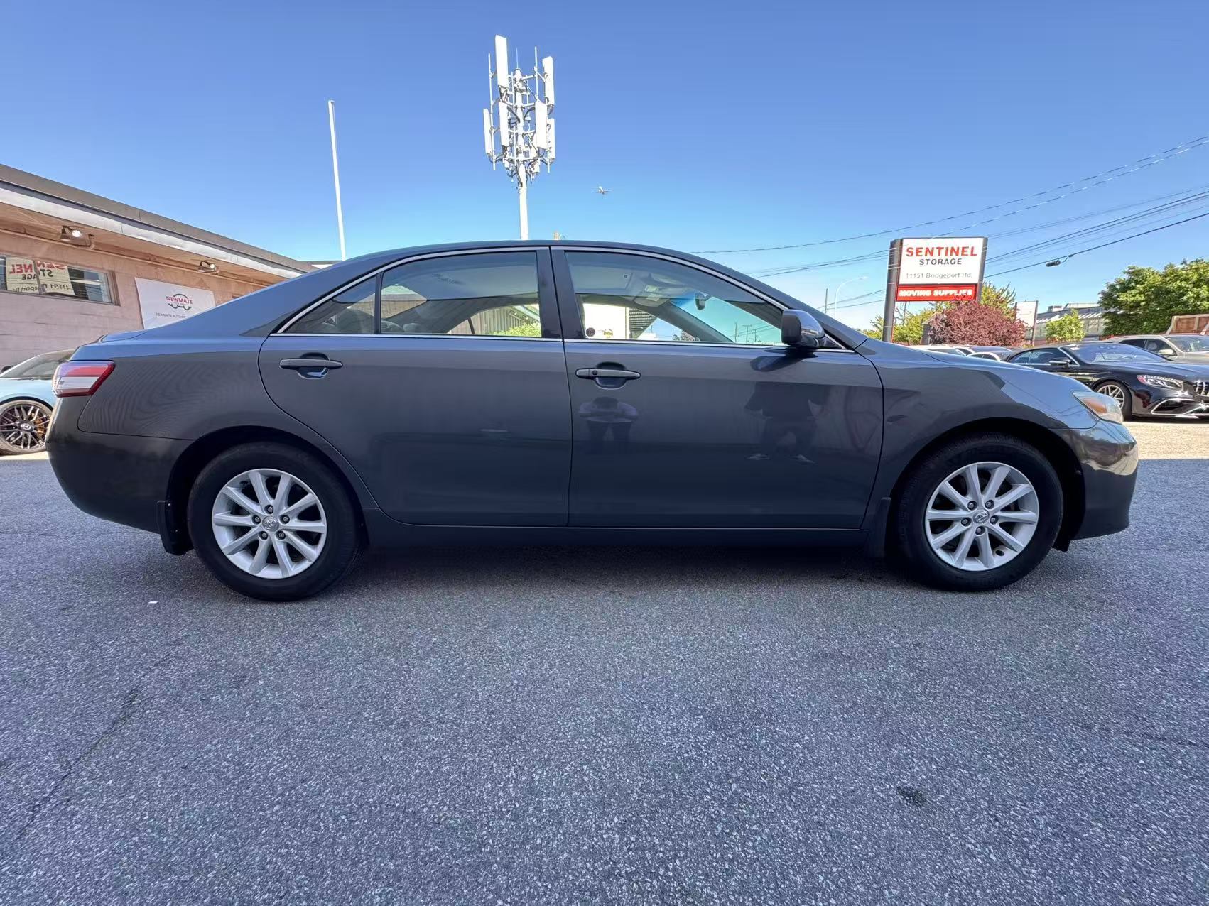 2010 Toyota Camry XLE. ONE OWNER. LOW MILEAGE. *BACK UP CAMERA, Vancouver, Cash