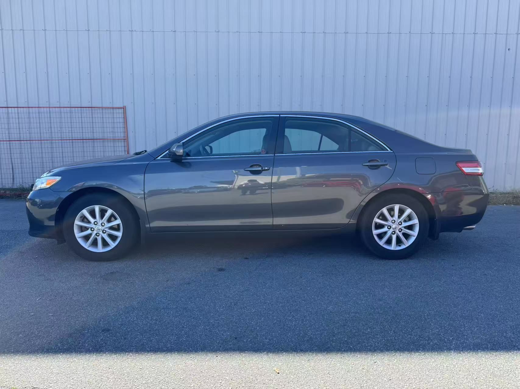 2010 Toyota Camry XLE. ONE OWNER. LOW MILEAGE. *BACK UP CAMERA, Vancouver, Cash