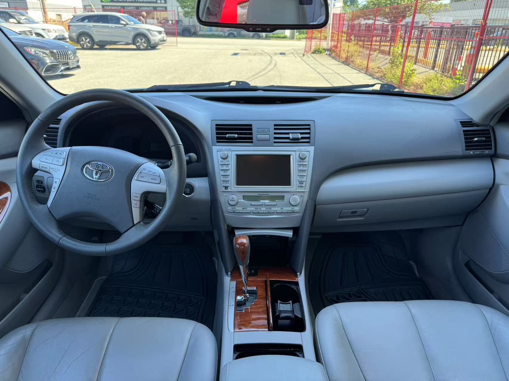 2010 Toyota Camry XLE. ONE OWNER. LOW MILEAGE. *BACK UP CAMERA, Vancouver, Cash