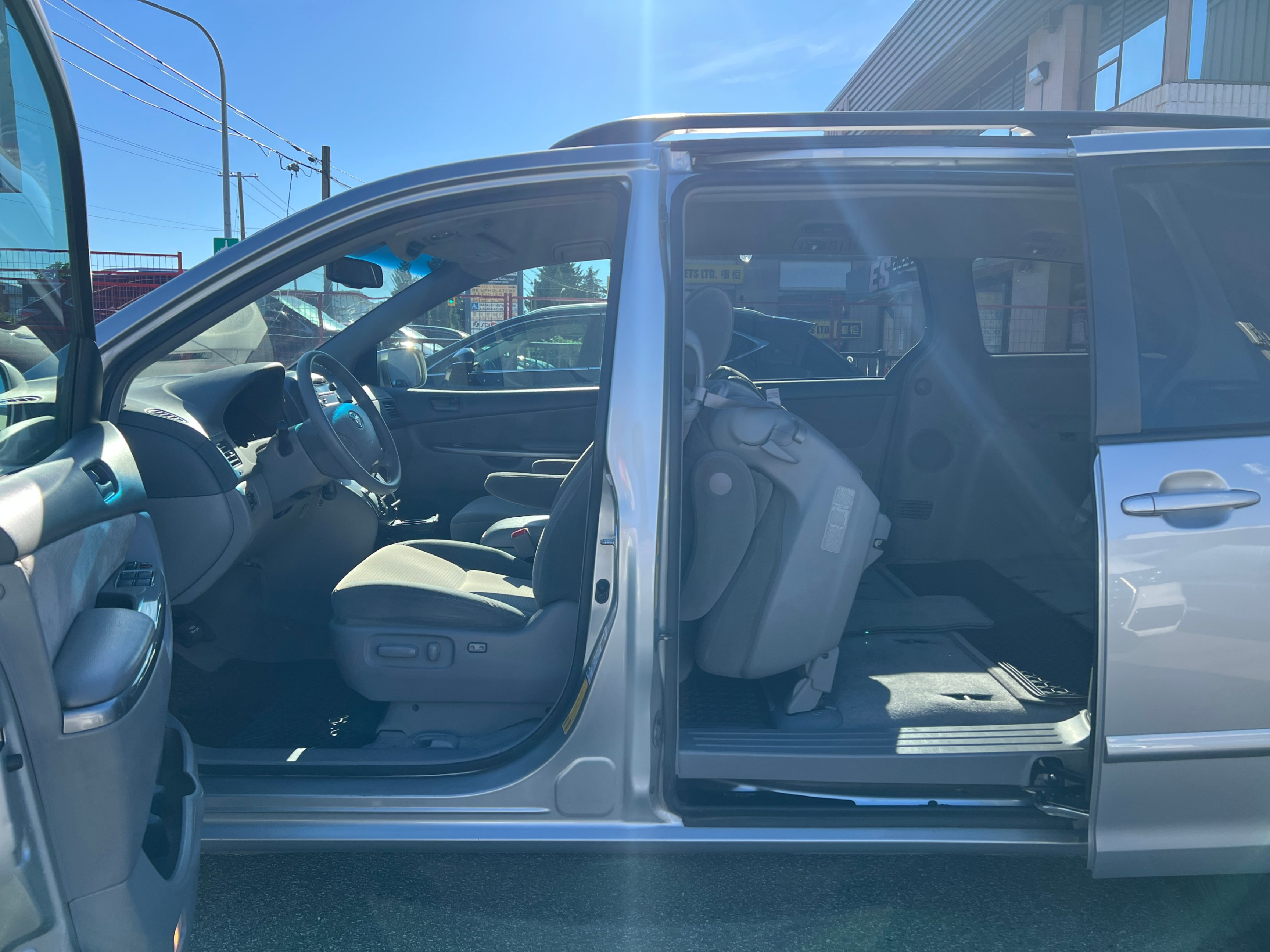2010 Toyota Sienna 5dr CE 7-Pass FWD, Vancouver, Cash