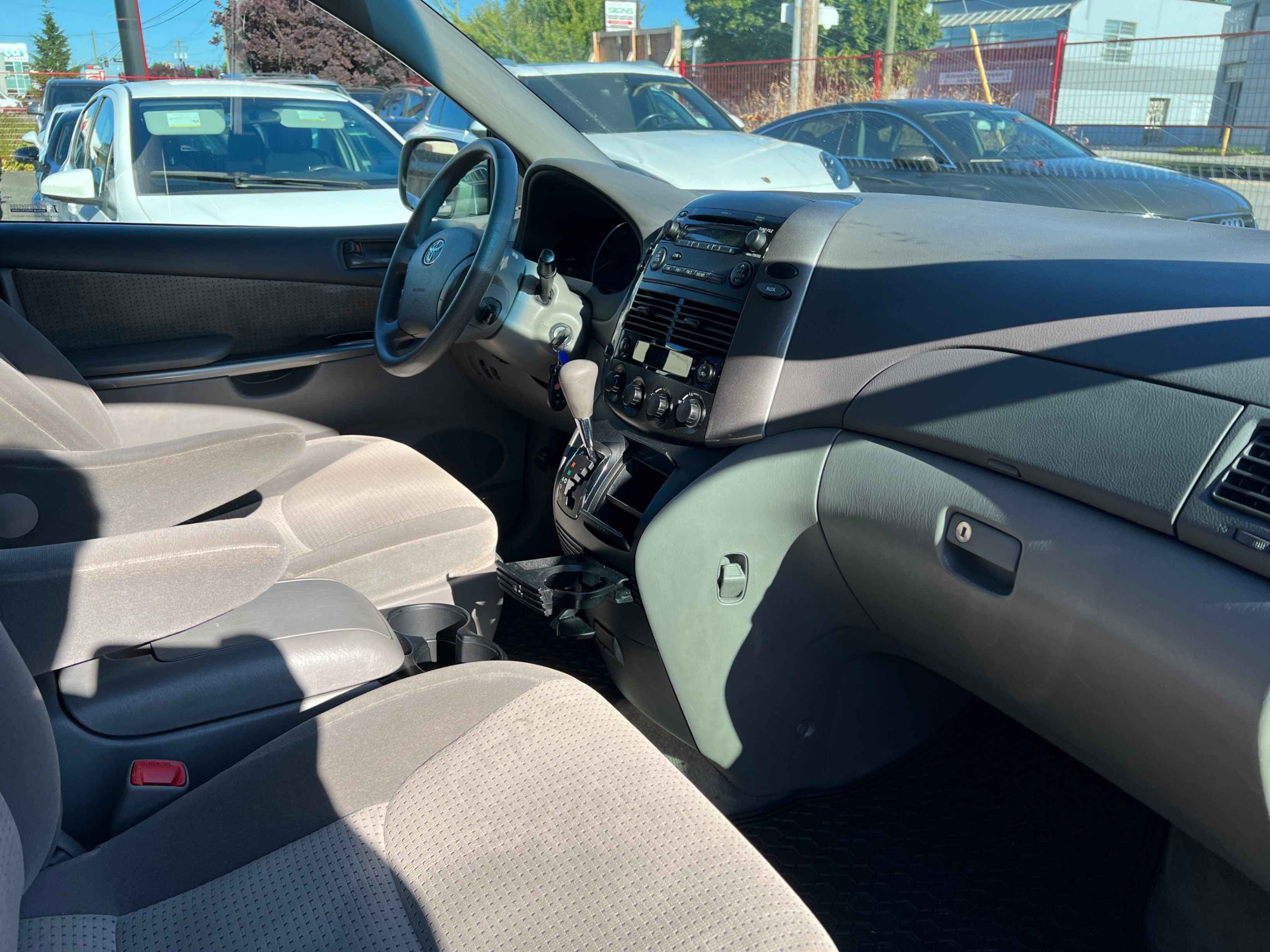 2010 Toyota Sienna 5dr CE 7-Pass FWD, Vancouver, Cash