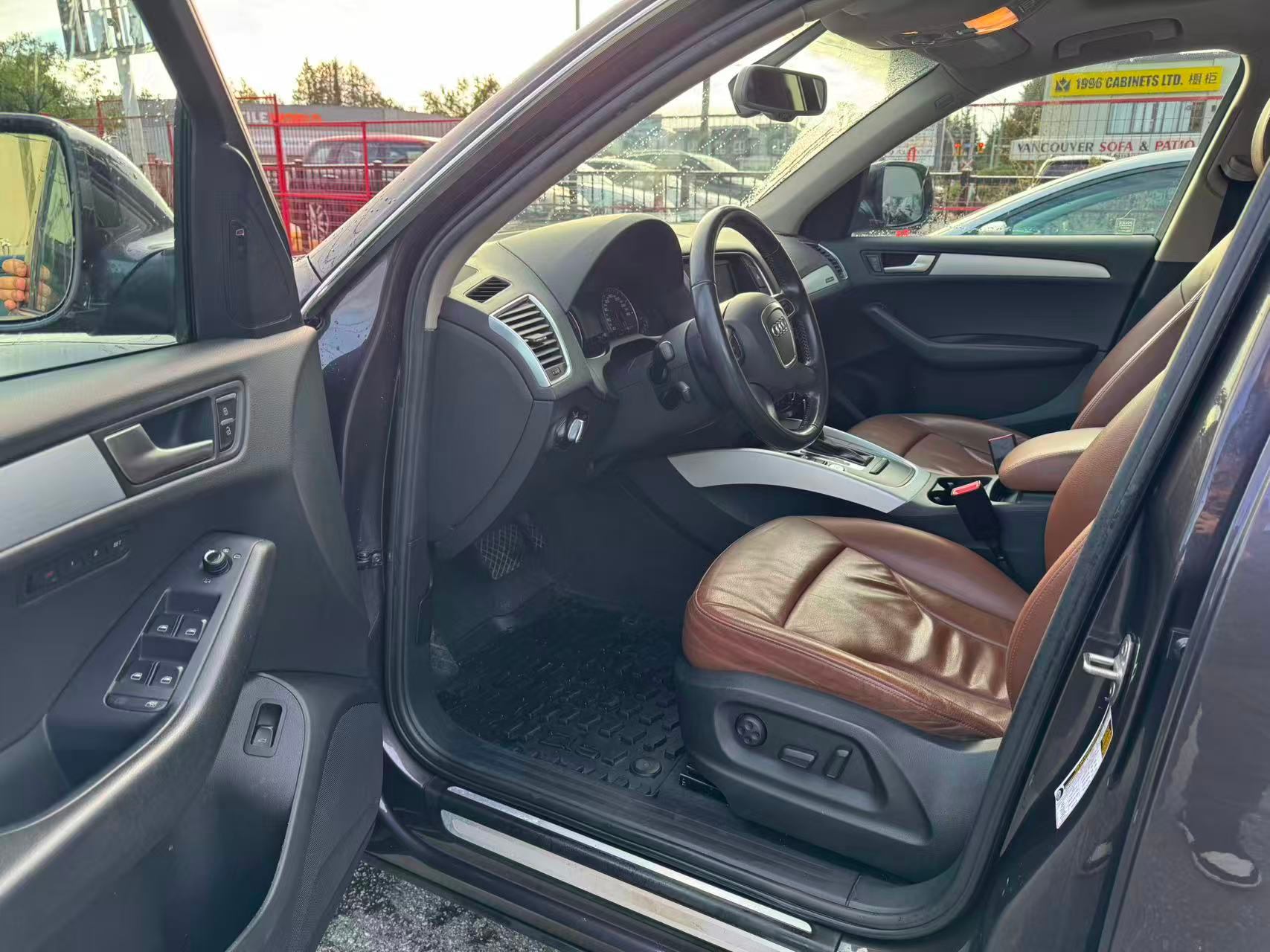 2011 Audi Q5 Quattro 4dr 3.2L Premium. BC LOCAL VEHICLE., Vancouver, Cash