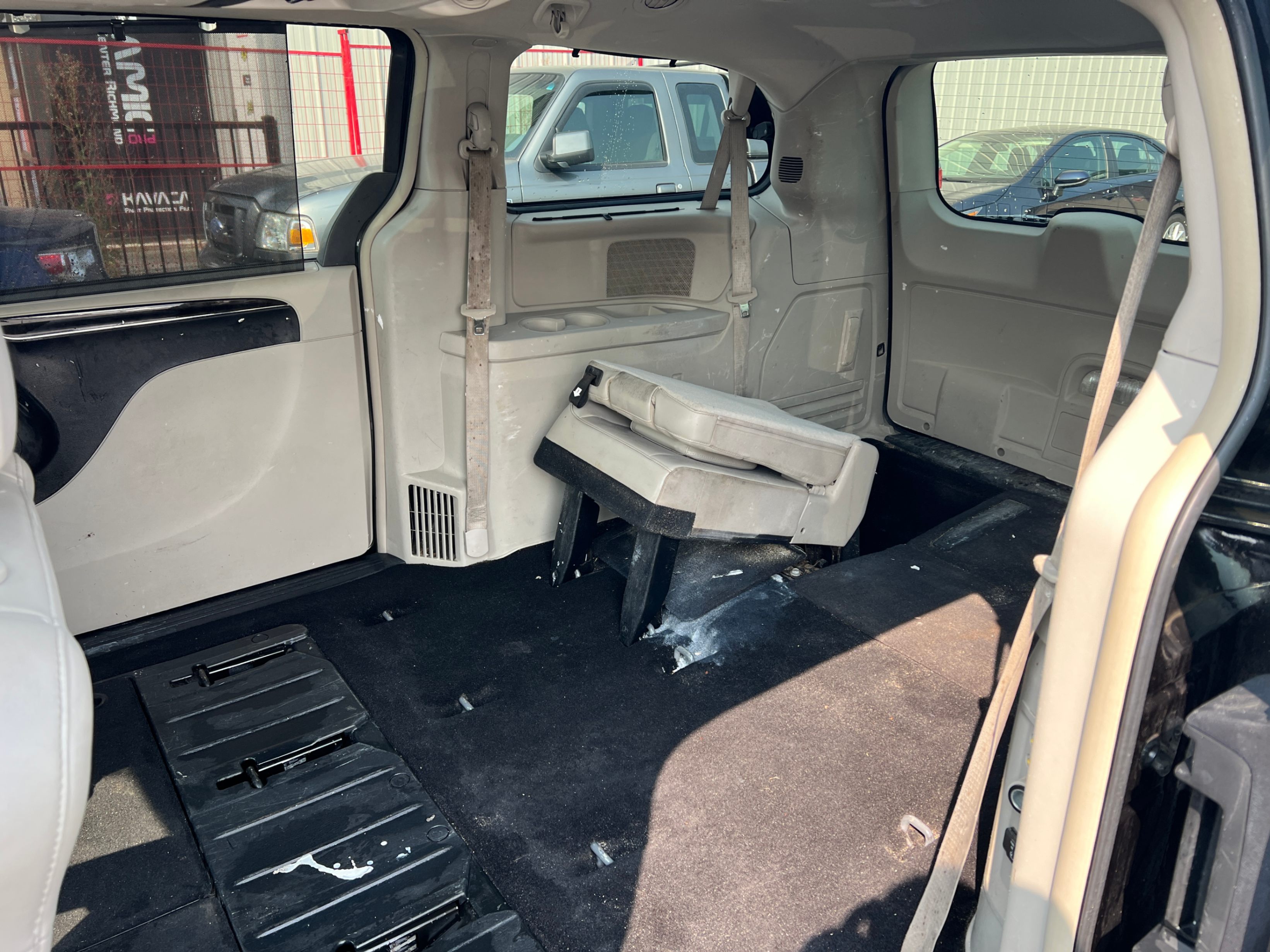 2011 Chrysler Town & Country 4dr Wgn Limited. BC LOCAL VEHICLE. SELLING AS-IS*, Vancouver, Cash