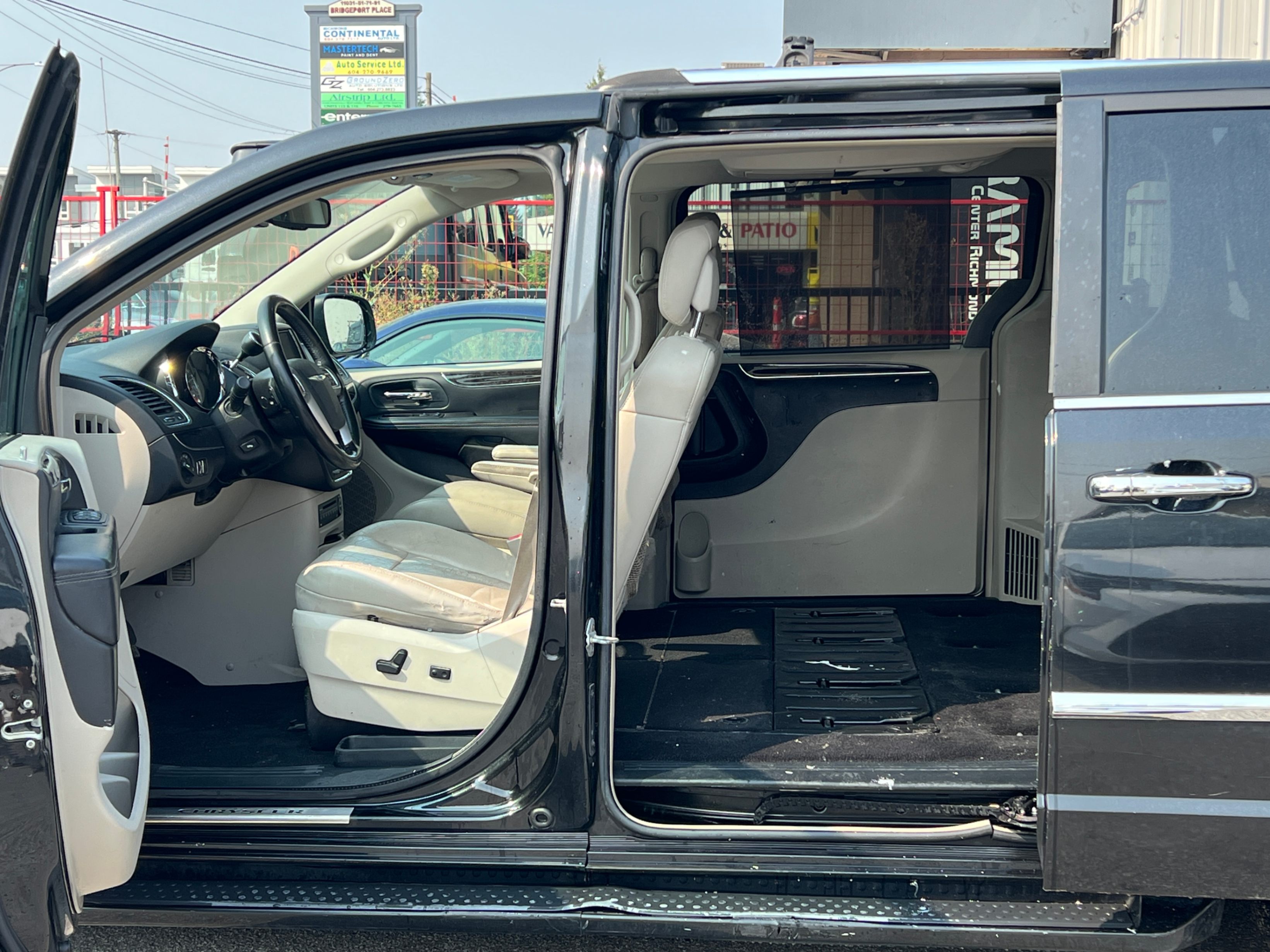 2011 Chrysler Town & Country 4dr Wgn Limited. BC LOCAL VEHICLE. SELLING AS-IS*, Vancouver, Cash