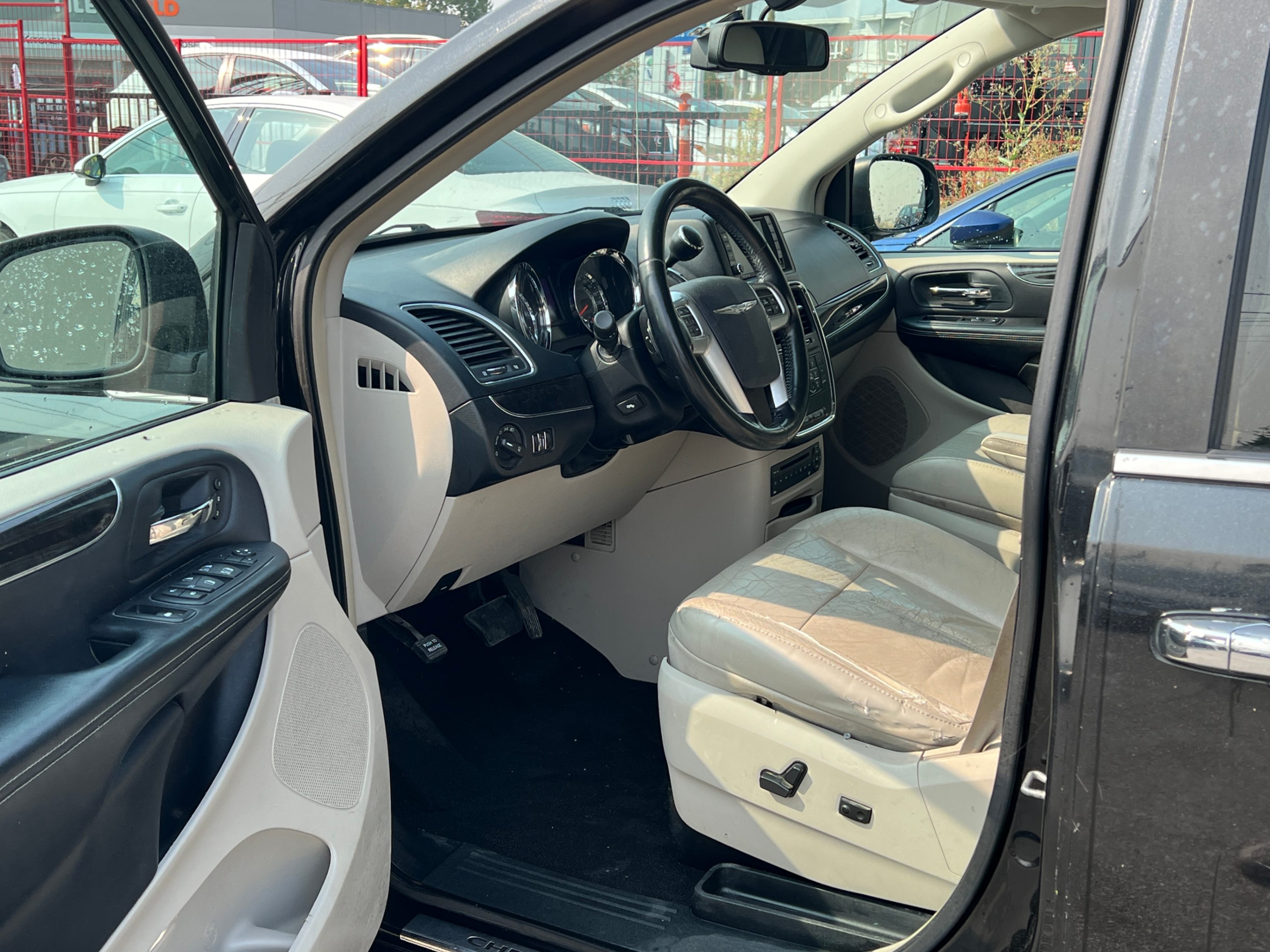 2011 Chrysler Town & Country 4dr Wgn Limited. BC LOCAL VEHICLE. SELLING AS-IS*, Vancouver, Cash